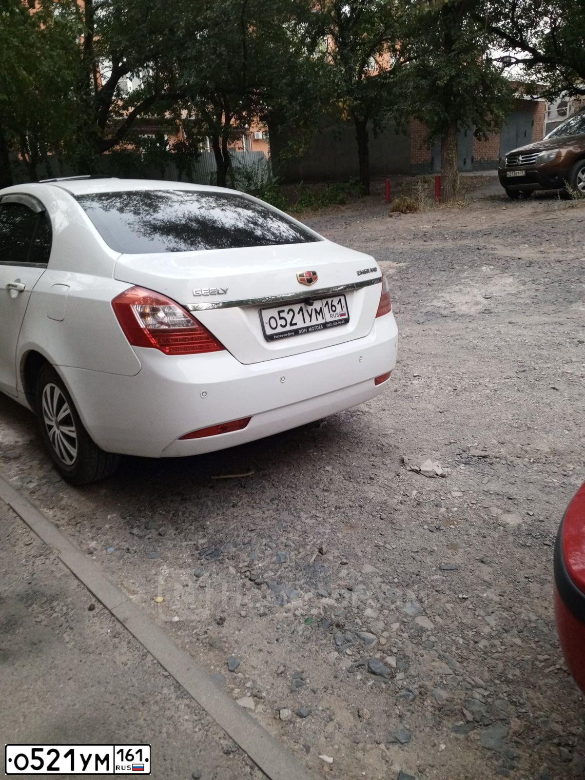 Фото автомобиля GEELY EMGRAND, 2014 — госномер О521УМ161. Цвет: БЕЛЫЙ