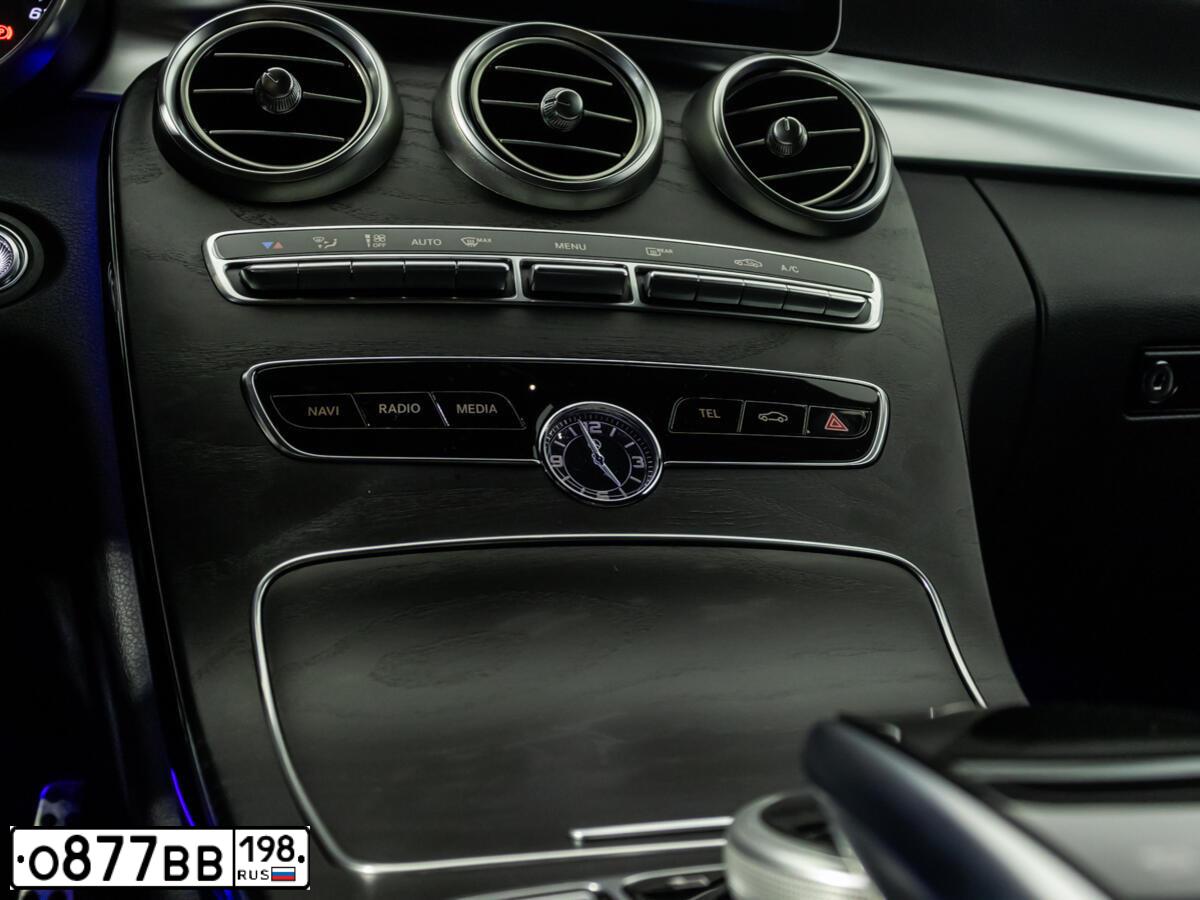 Фото автомобиля MERCEDES-BENZ C180, 2019 — госномер С868КК198. Цвет: Белый