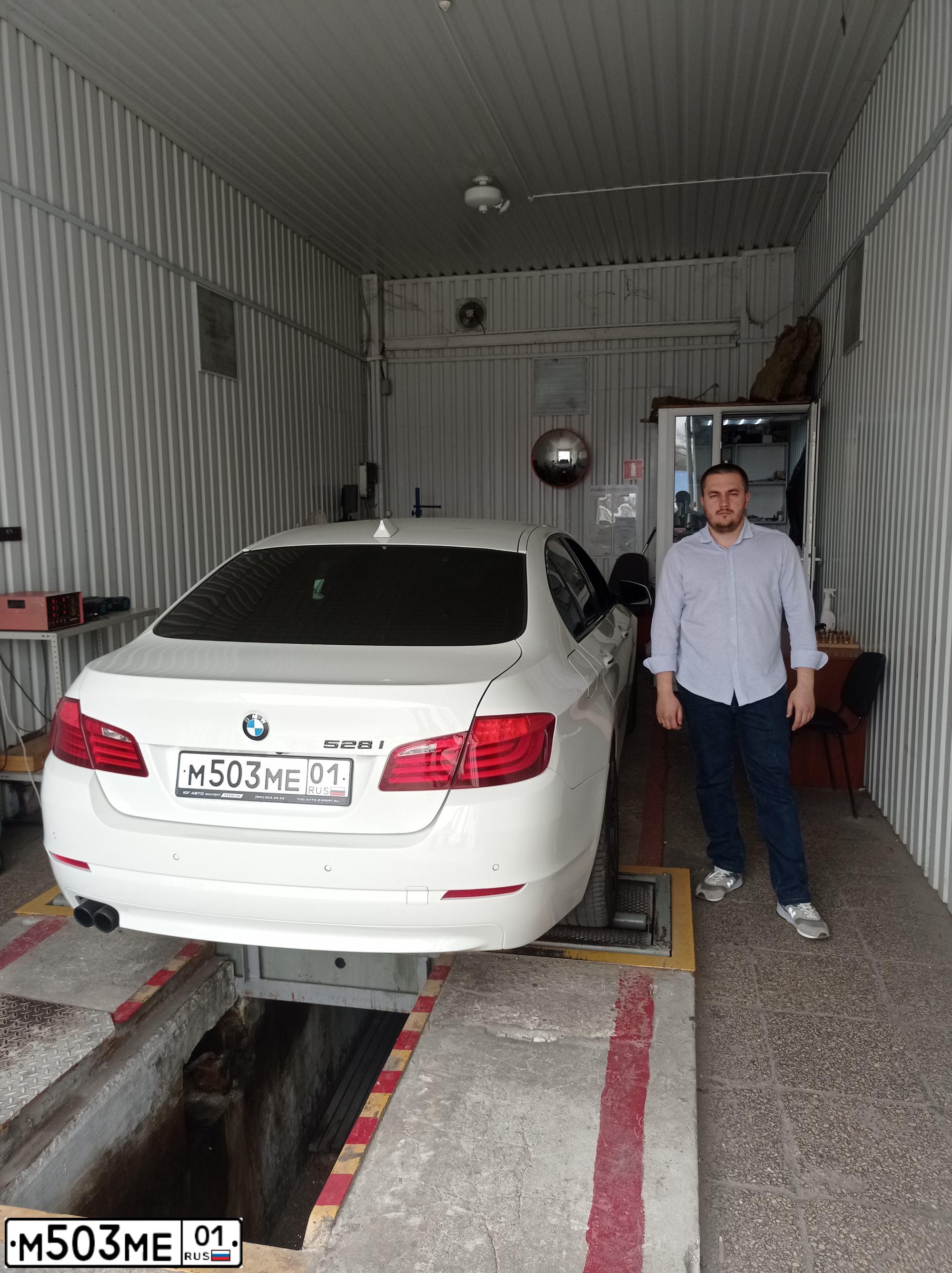 Фото автомобиля BMW SERIE 5, 2012 — госномер У007СК01. Цвет: Белый