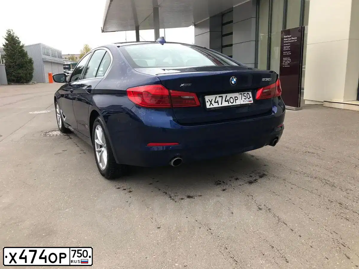 Фото автомобиля BMW SERIE 5, 2017 — госномер О828ВТ196. Цвет: синий