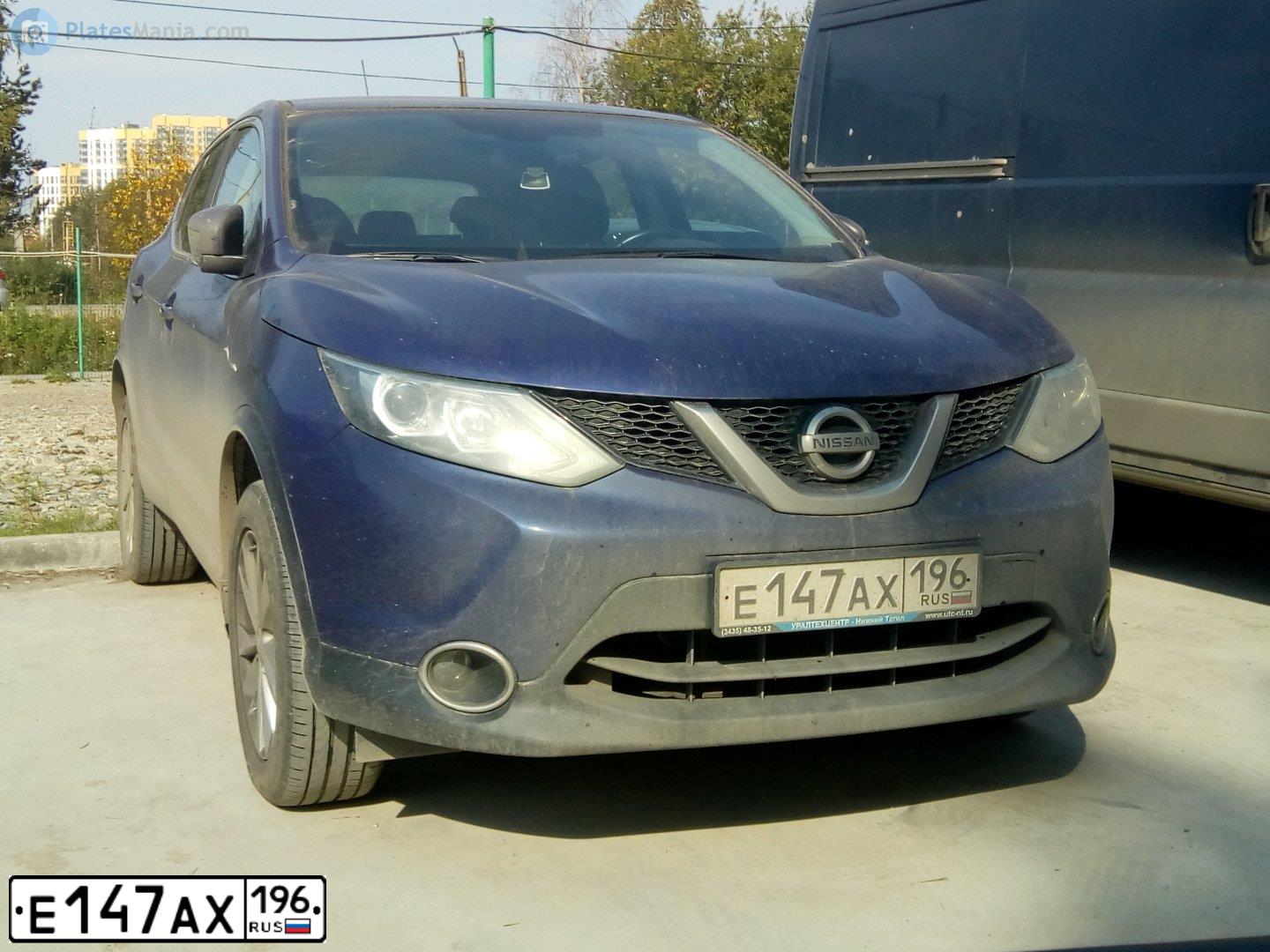 Фото автомобиля NISSAN QASHQAI, 2015 — госномер Е147АХ196. Цвет: ТЕМНО - СИНИЙ
