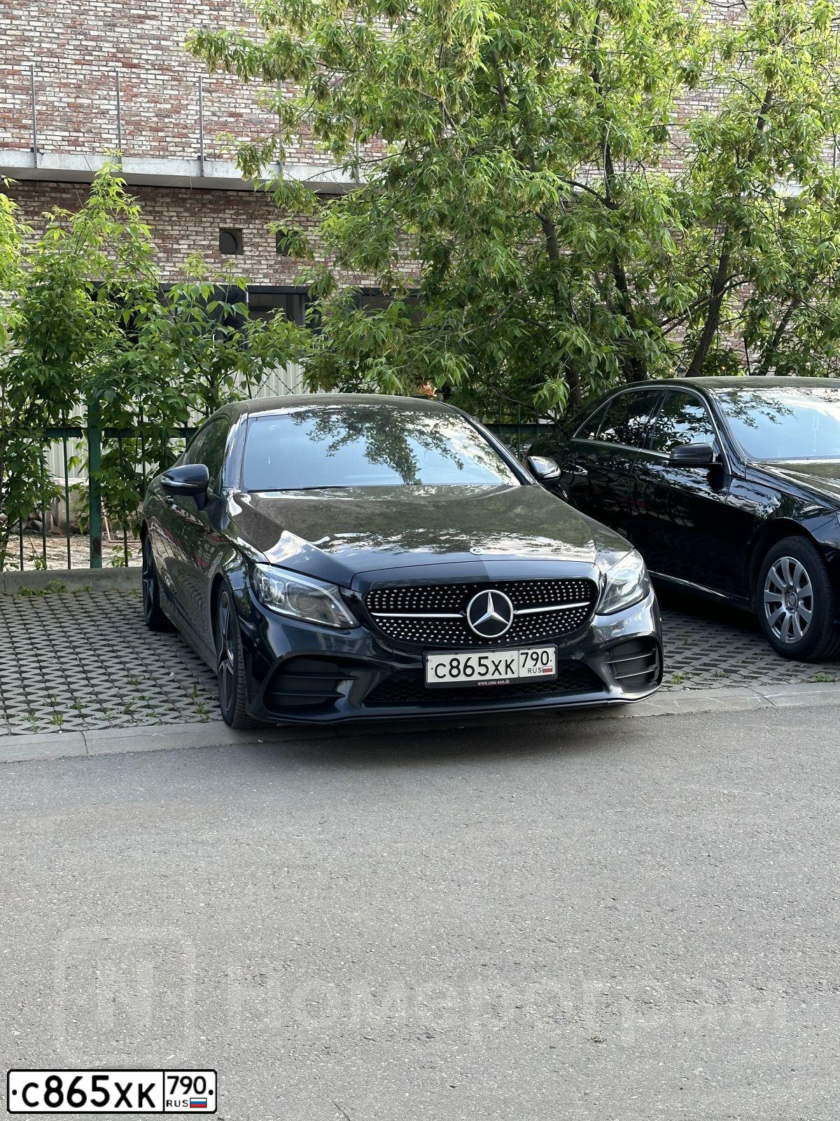 Фото автомобиля MERCEDES - BENZ C200D, 2018 — госномер С865ХК790. Цвет: ЧЕРНЫЙ