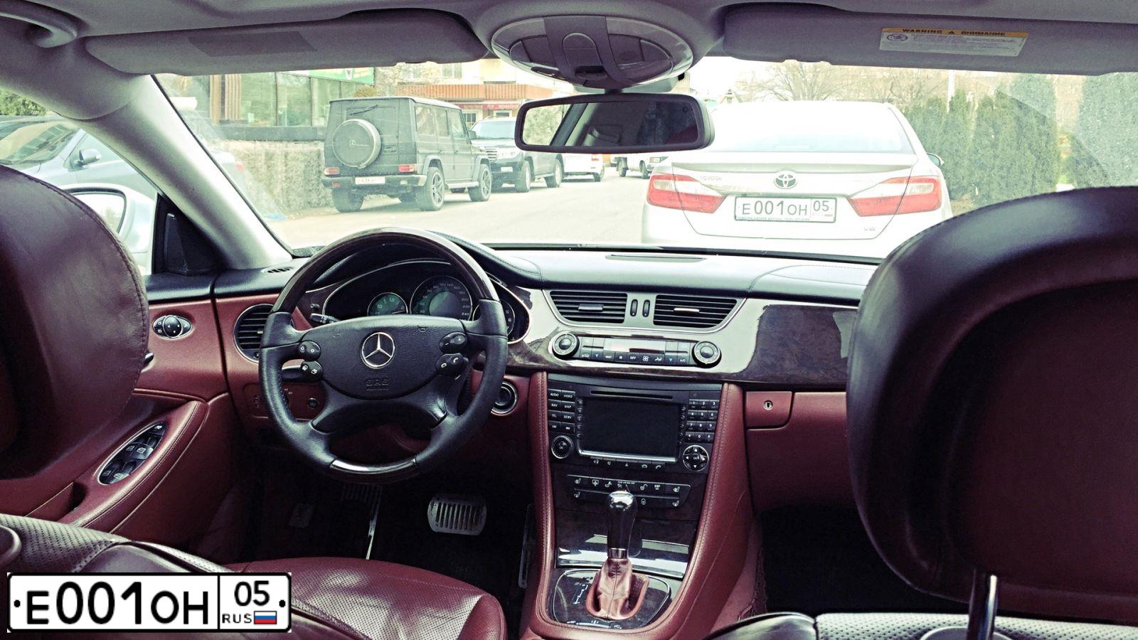 Фото автомобиля TOYOTA CAMRY, 2011 — госномер Е001ОН05. Цвет: СЕРЕБРИСТЫЙ МЕТАЛЛИК