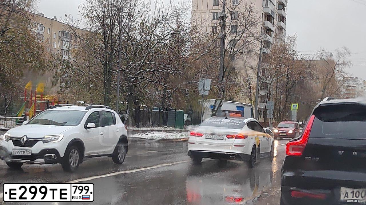 Фото автомобиля MERCEDES GLC-KLASSE, 2020 — госномер Е299ТЕ799. Цвет: СЕРЫЙ