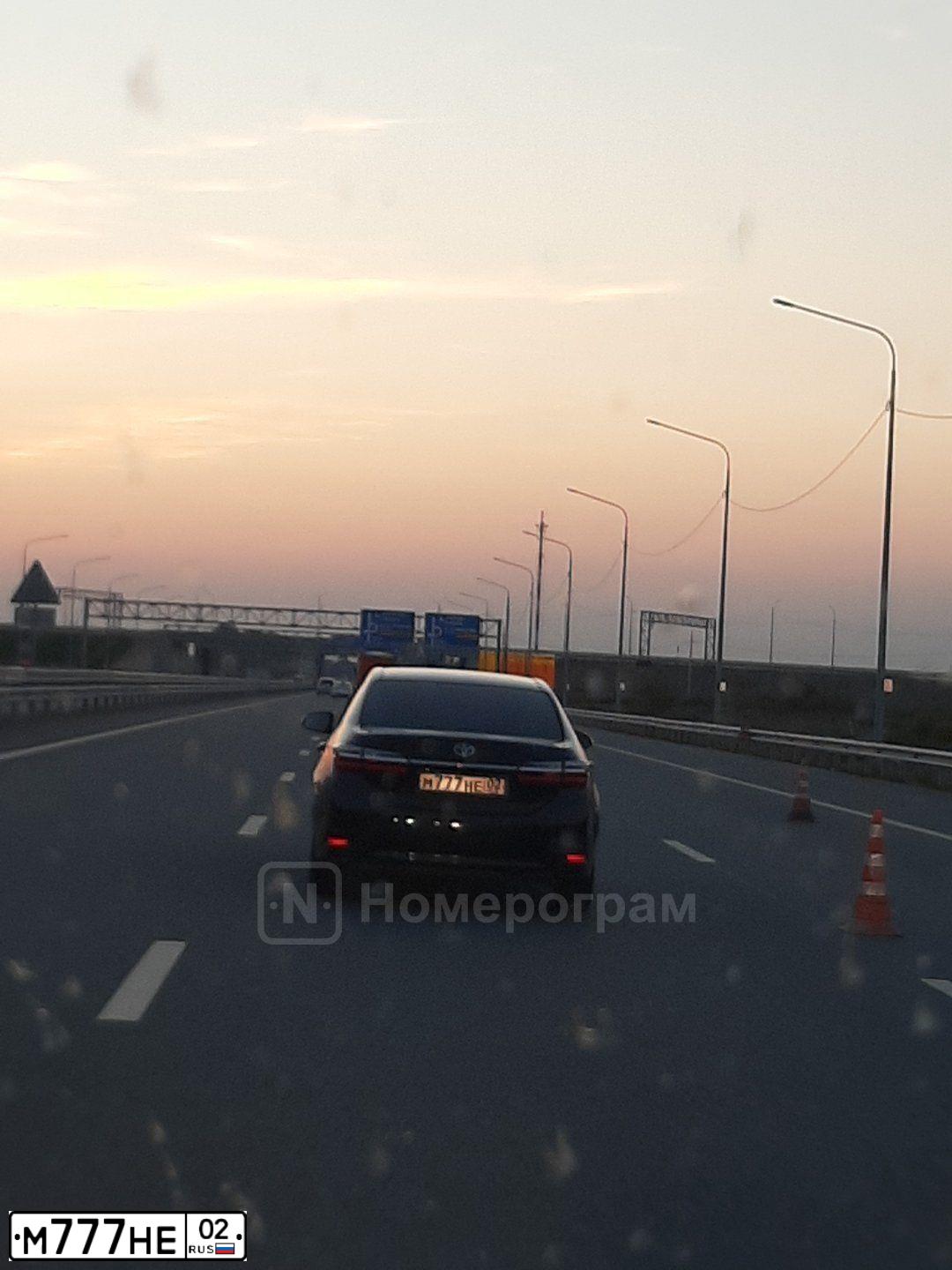 Фото автомобиля CHEVROLET T NIVA, 2006 — госномер М777НЕ02. Цвет: Темно-серый металлик