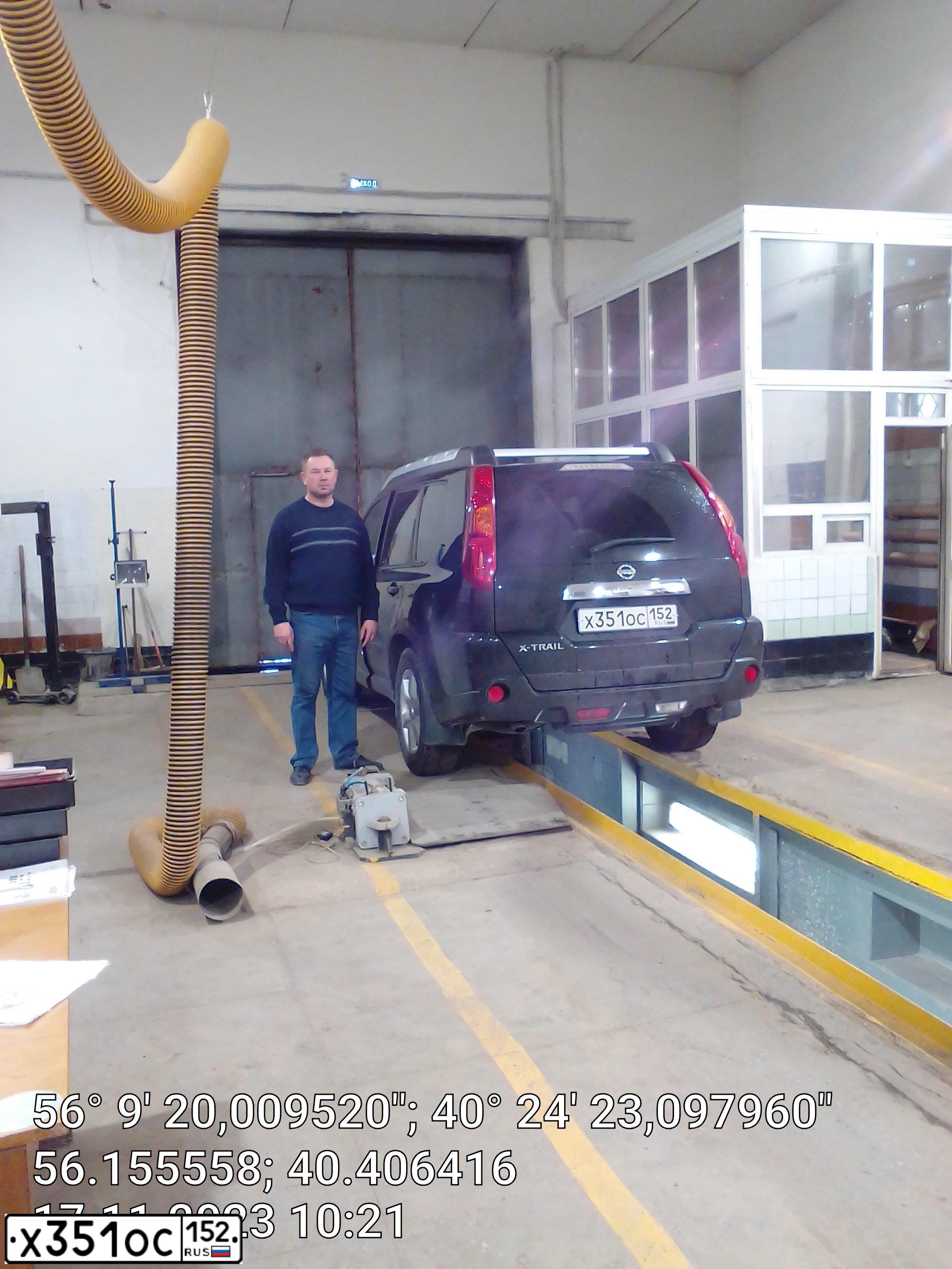 Фото автомобиля NISSAN X-TRAIL, 2007 — госномер М550УР33. Цвет: ЧЕРНЫЙ