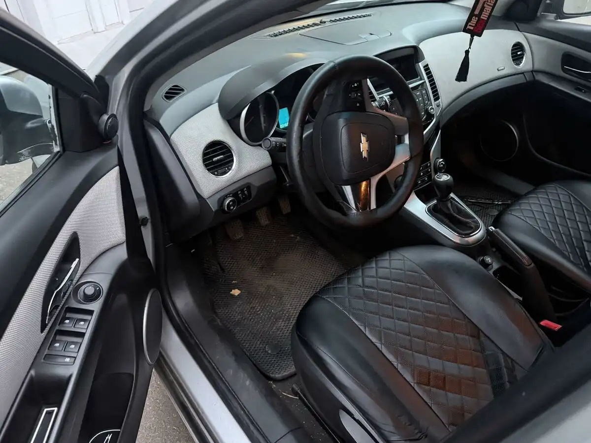 Фото автомобиля CHEVROLET CRUZE, 2012 — госномер У329ОК71. Цвет: СЕРЕБРИСТЫЙ МЕТАЛЛИК