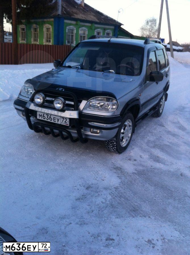 Фото автомобиля CHEVROLET NIVA, 2003 — госномер Н027ВЕ196. Цвет: Светло-серебристый металик