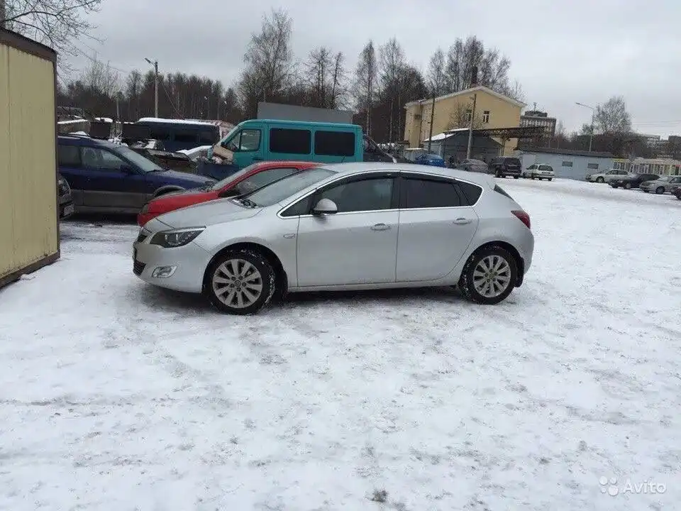 Фото автомобиля OPEL ASTRA, 2010 — госномер К676УТ147. Цвет: СЕРЕБРИСТЫЙ МЕТАЛЛИК