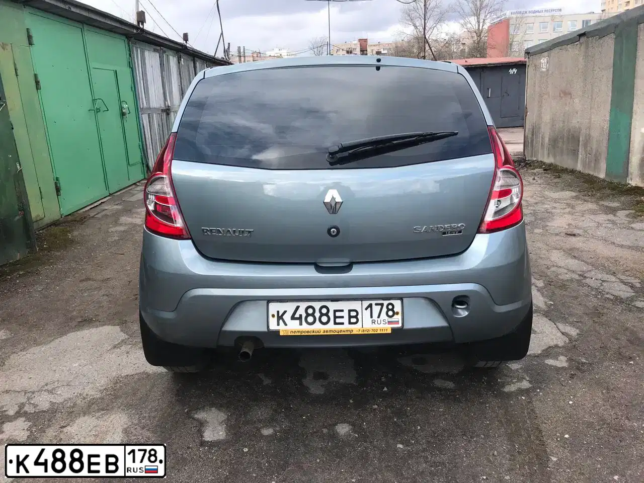 Фото автомобиля RENAULT SANDERO, 2011 — госномер К488ЕВ178. Цвет: синий