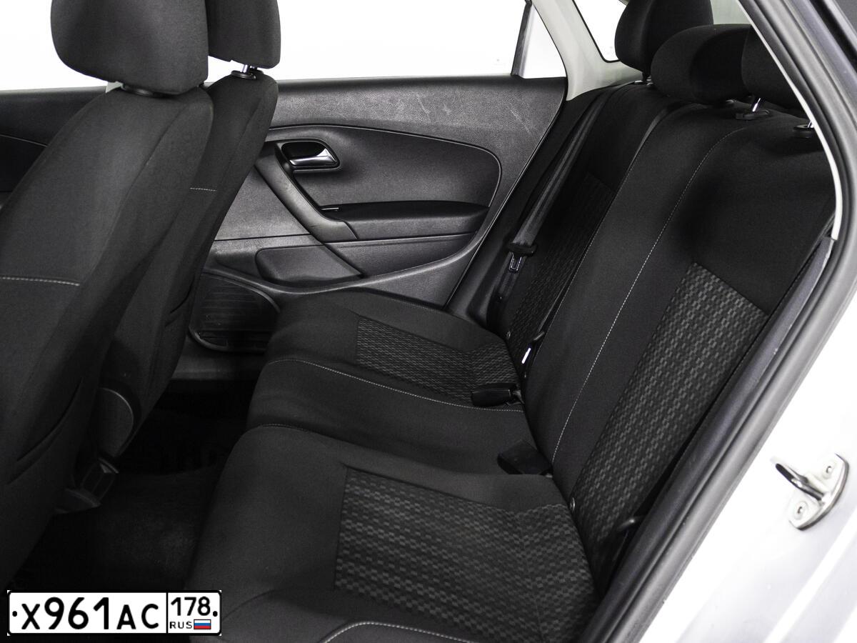 Фото автомобиля VOLKSWAGEN POLO, 2017 — госномер Х961АС178. Цвет: СЕРЕБРИСТЫЙ