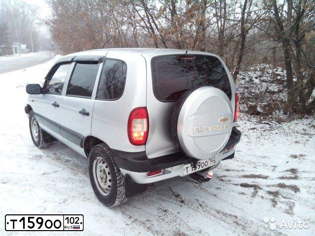 Фото автомобиля CHEVROLET NIVA, 2005 — госномер Т159ОО102. Цвет: Светло-Серебристый металлик