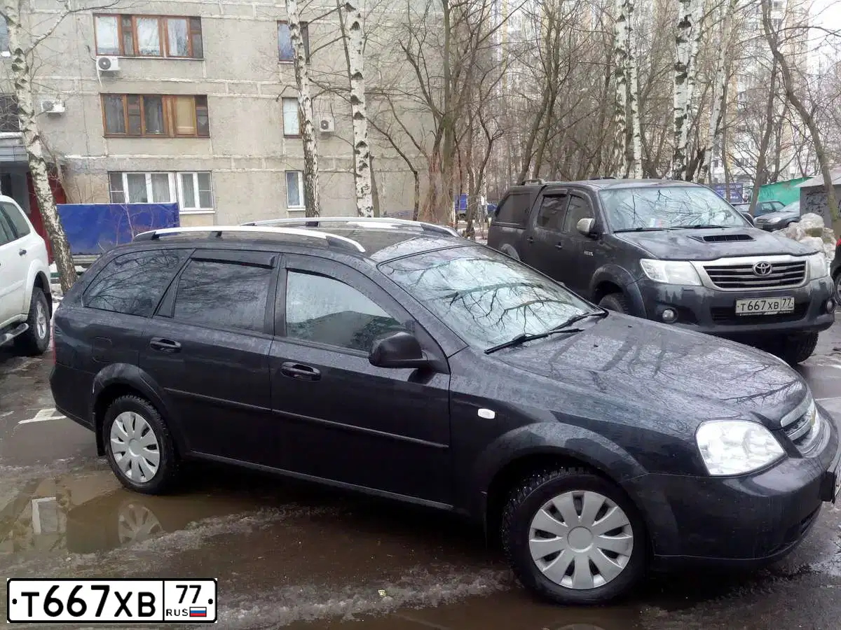 Фото автомобиля TOYOTA HILUX, 2013 — госномер Т667ХВ77. Цвет: СЕРЫЙ ТЕМНЫЙ