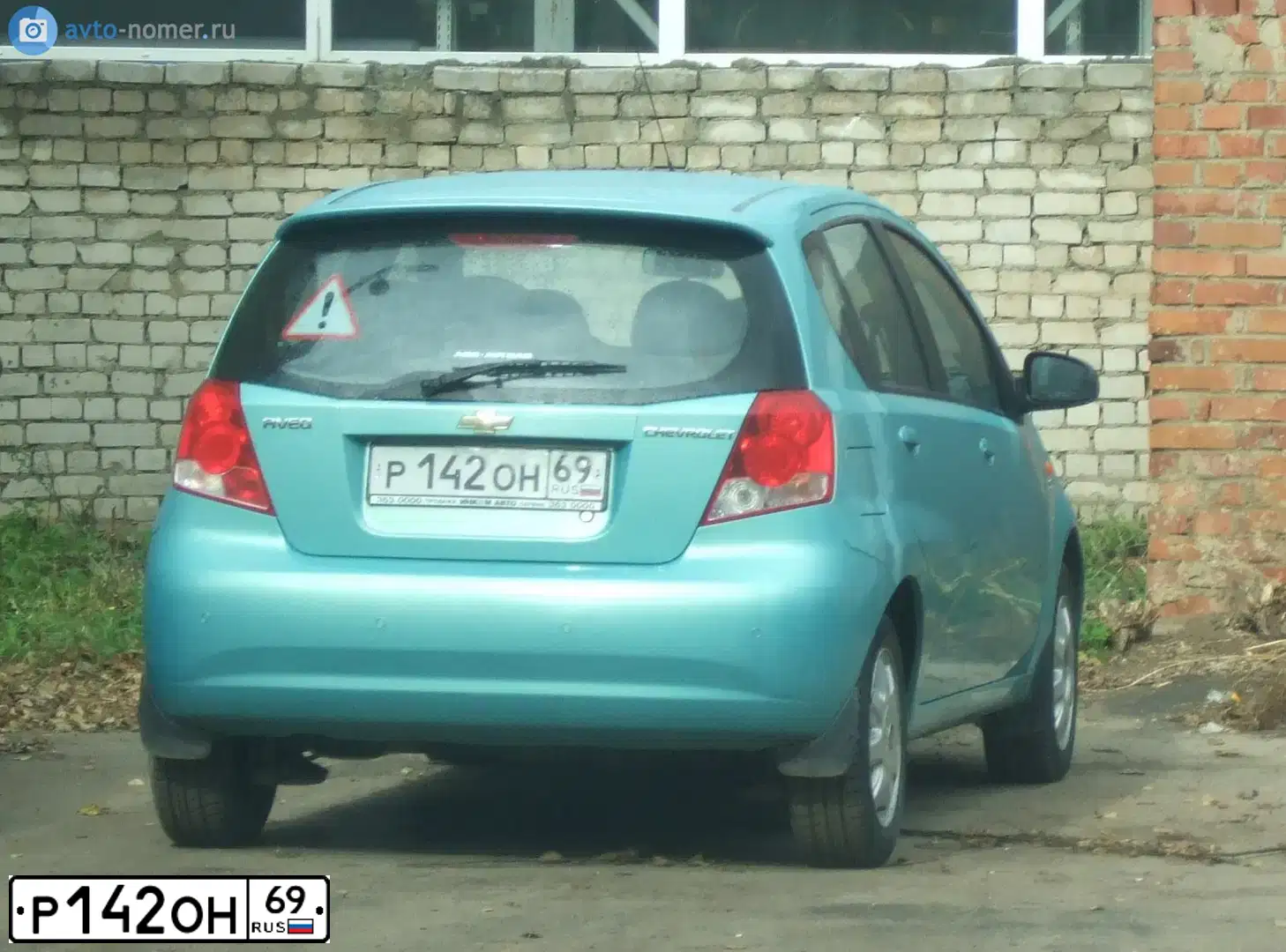 Фото автомобиля CHEVROLET AVEO, 2004 — госномер Р596ТТ69. Цвет: ЗЕЛЕНЫЙ