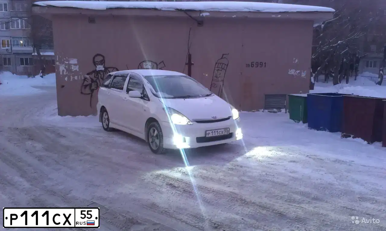 Фото автомобиля KIA RIO, 2013 — госномер Р111СХ55. Цвет: синий