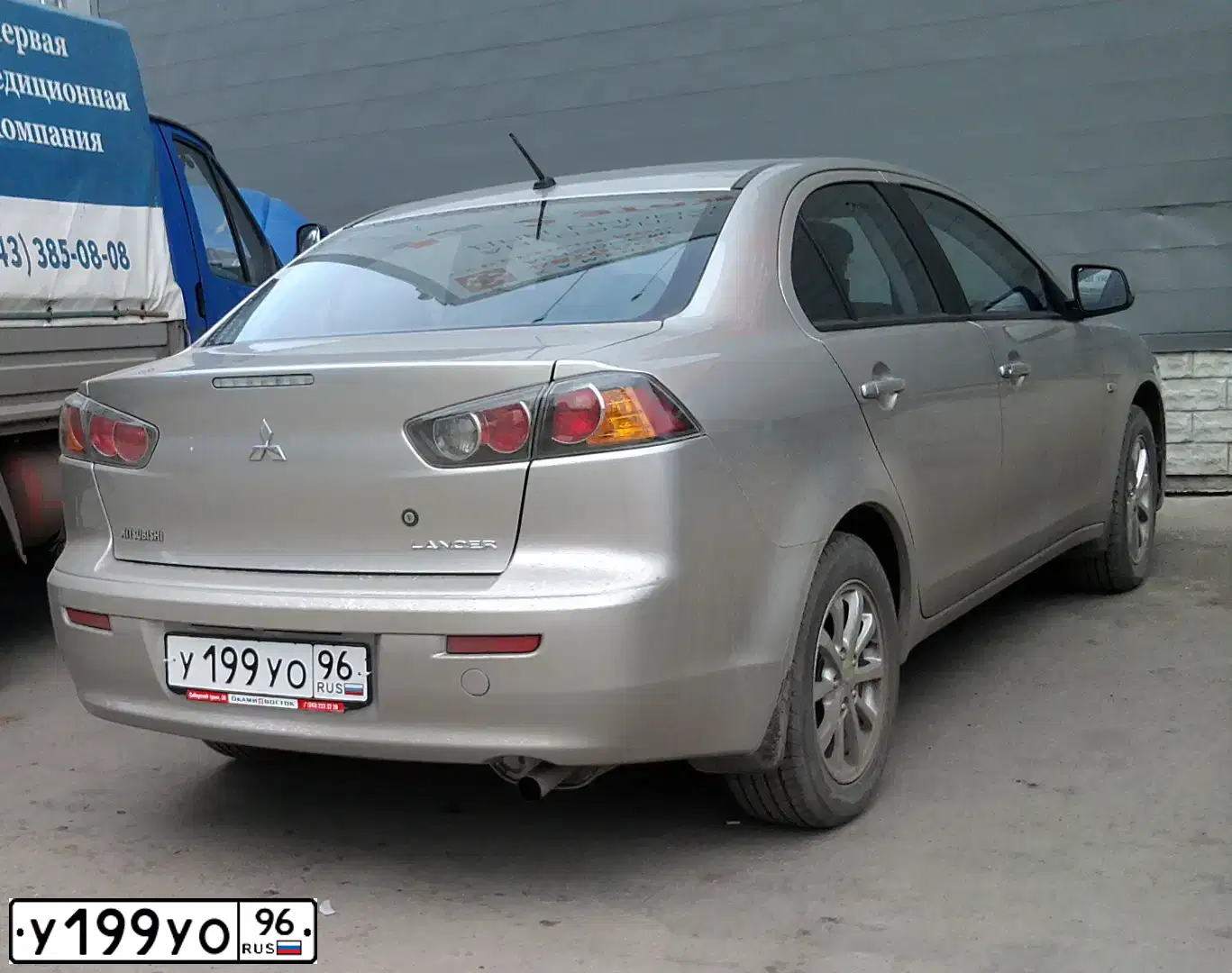 Фото автомобиля MITSUBISHI LANCER, 2012 — госномер У199УО96. Цвет: СЕРЫЙ