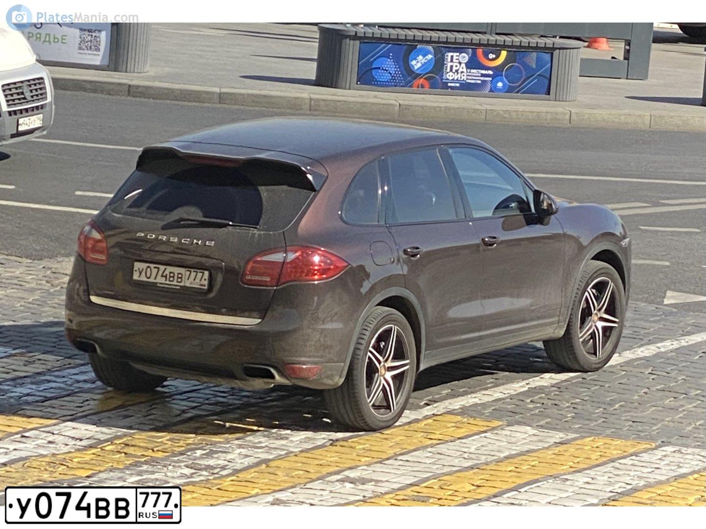 Фото автомобиля PORSCHE CAYENNE, 2014 — госномер У074ВВ777. Цвет: КОРИЧНЕВЫЙ