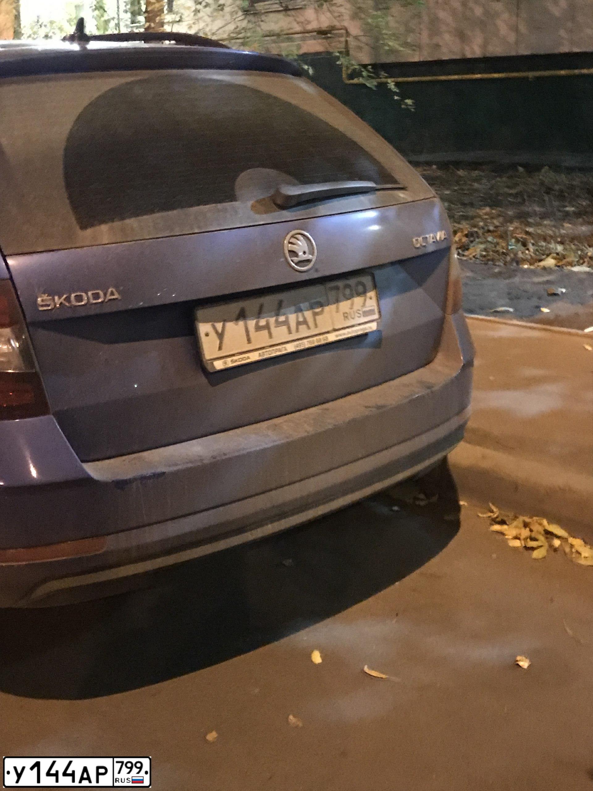 Фото автомобиля SKODA OCTAVIA, 2017 — госномер У144АР799. Цвет: синий