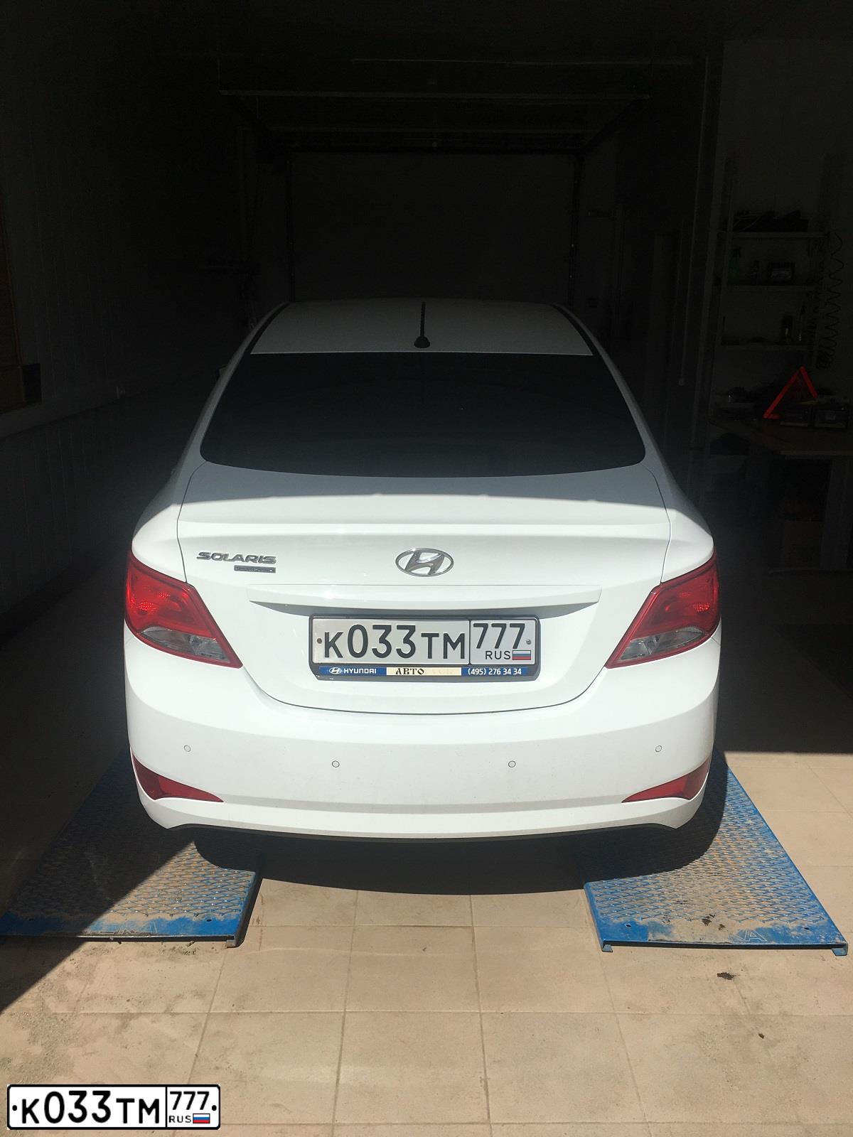 Фото автомобиля HYUNDAI SOLARIS, 2016 — госномер К033ТМ777. Цвет: БЕЛЫЙ
