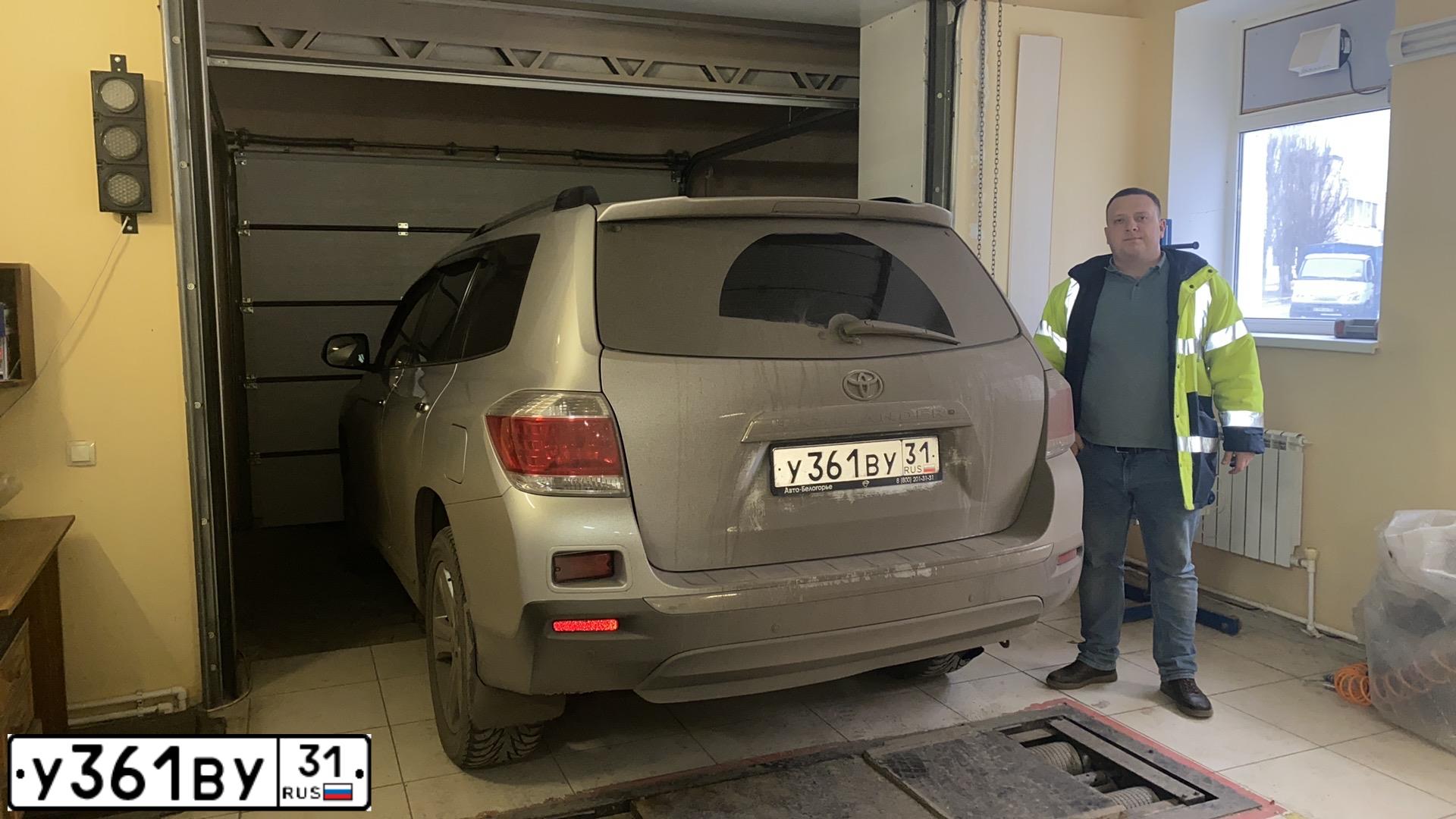 Фото автомобиля TOYOTA HIGHLANDER, 2013 — госномер С027РЕ72. Цвет: СЕРЕБРИСТЫЙ