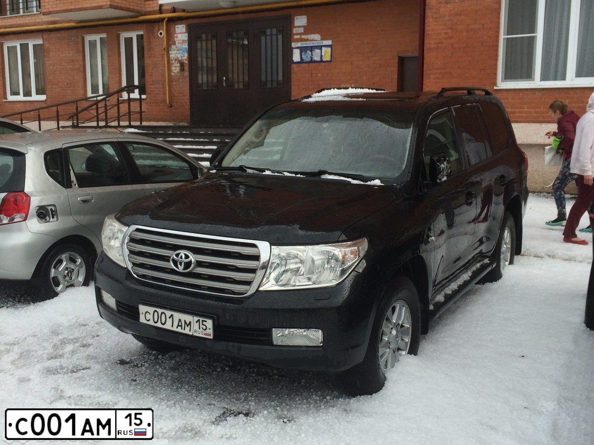 Фото автомобиля TOYOTA LANDCRUISER 200, 2008 — госномер С001АМ15. Цвет: ЧЕРНЫЙ