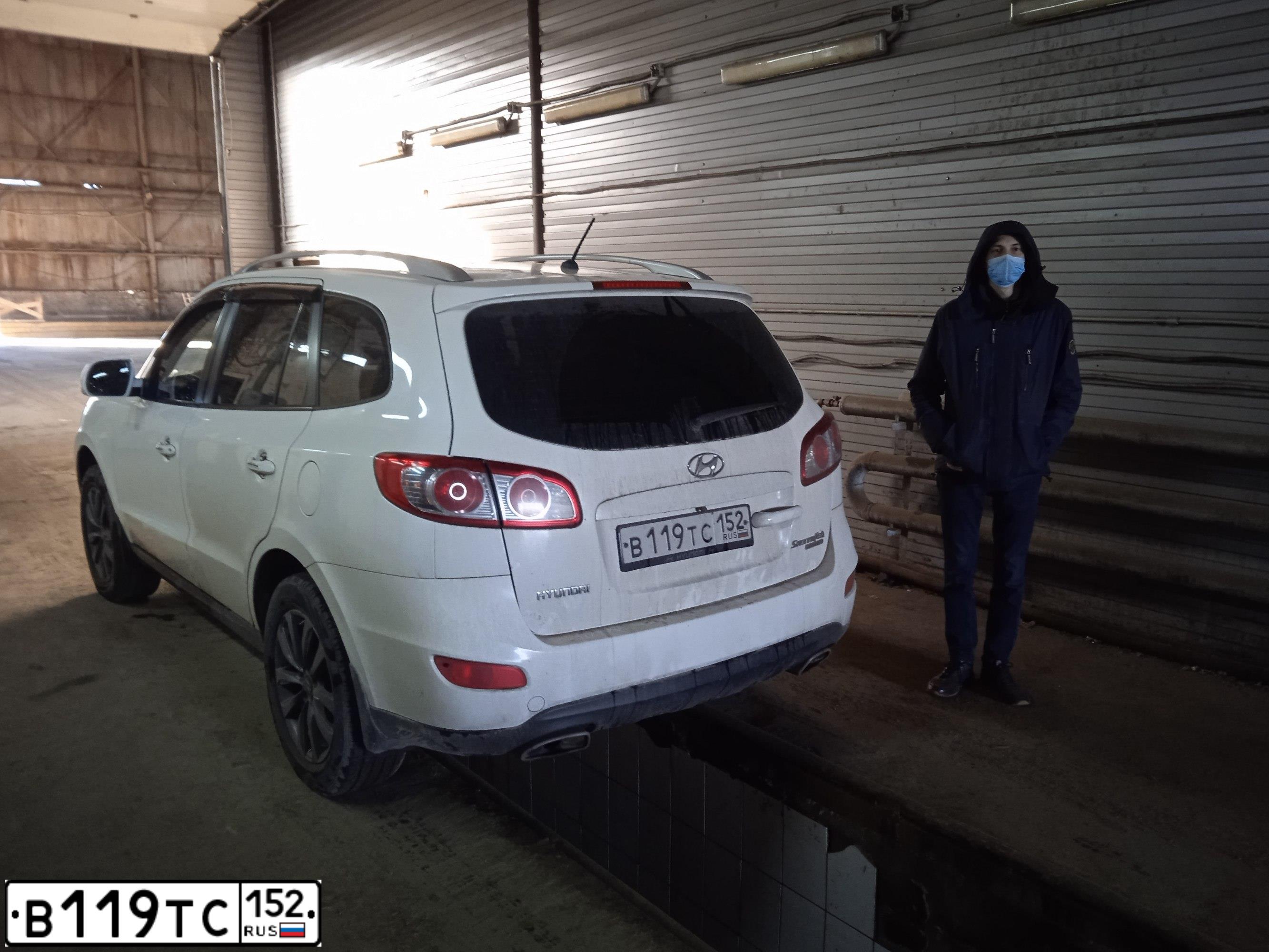 Фото автомобиля HYUNDAI SANTA FE, 2010 — госномер В119ТС152. Цвет: Белый