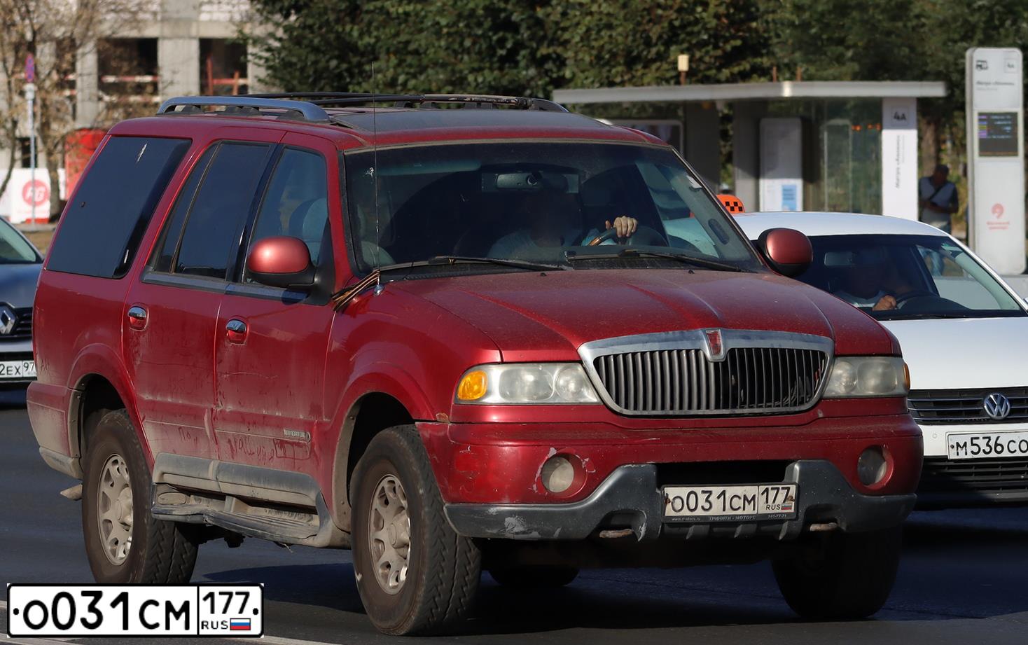 Фото автомобиля LINCOLN NAVIGATOR, 1997 — госномер О031СМ177. Цвет: КРАСНЫЙ