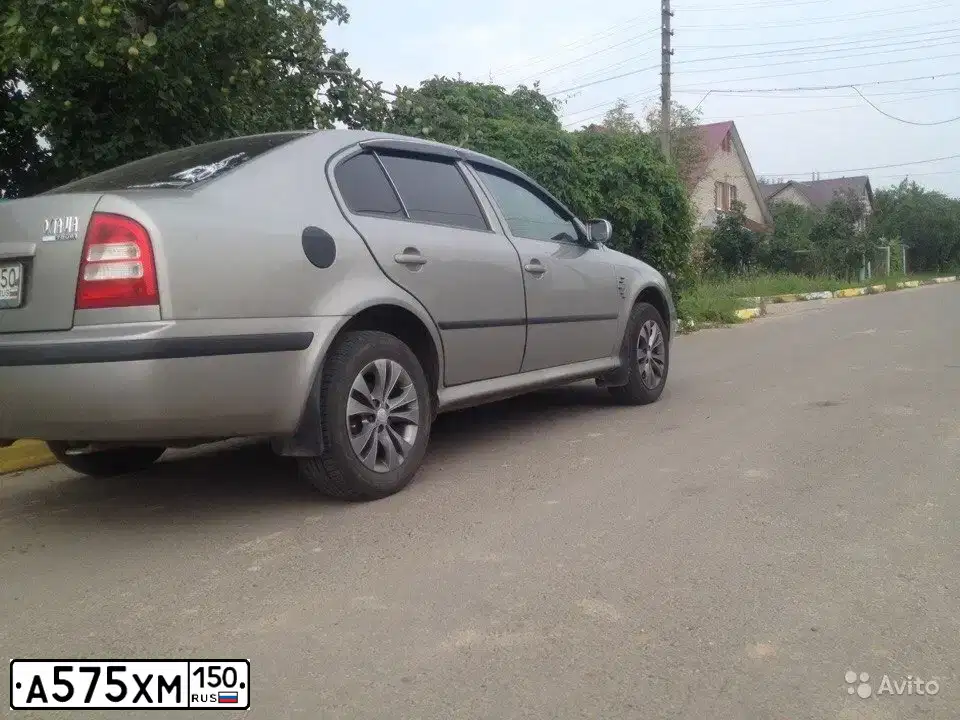 Фото автомобиля SKODA OCTAVIA, 2008 — госномер А575ХМ150. Цвет: СЕРЫЙ