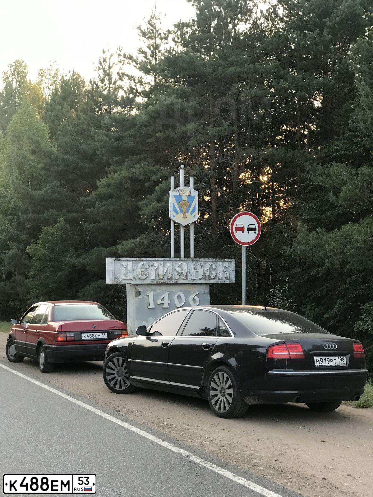 Фото автомобиля VOLKSWAGEN PASSAT, 1991 — госномер К488ЕМ53. Цвет: Красный
