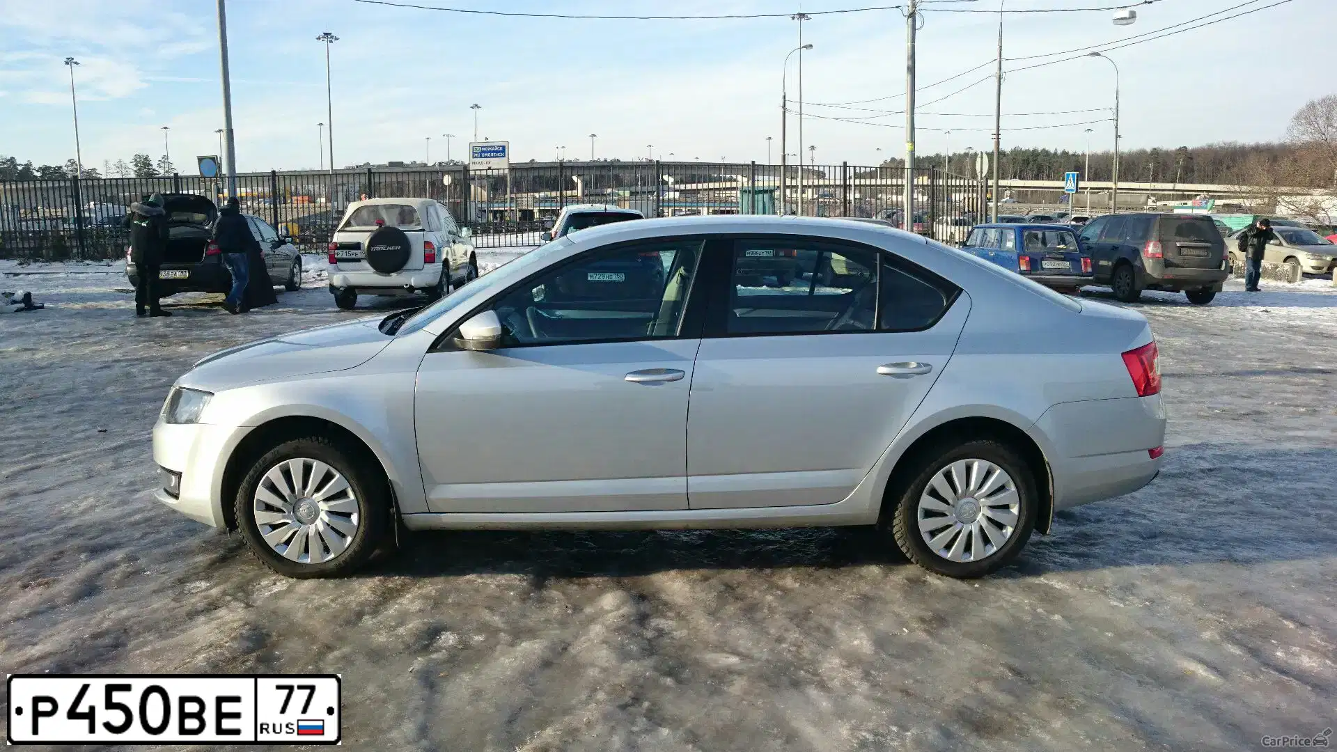 Фото автомобиля SKODA OCTAVIA, 2013 — госномер Р450ВЕ77. Цвет: ЖЁЛТЫЙ