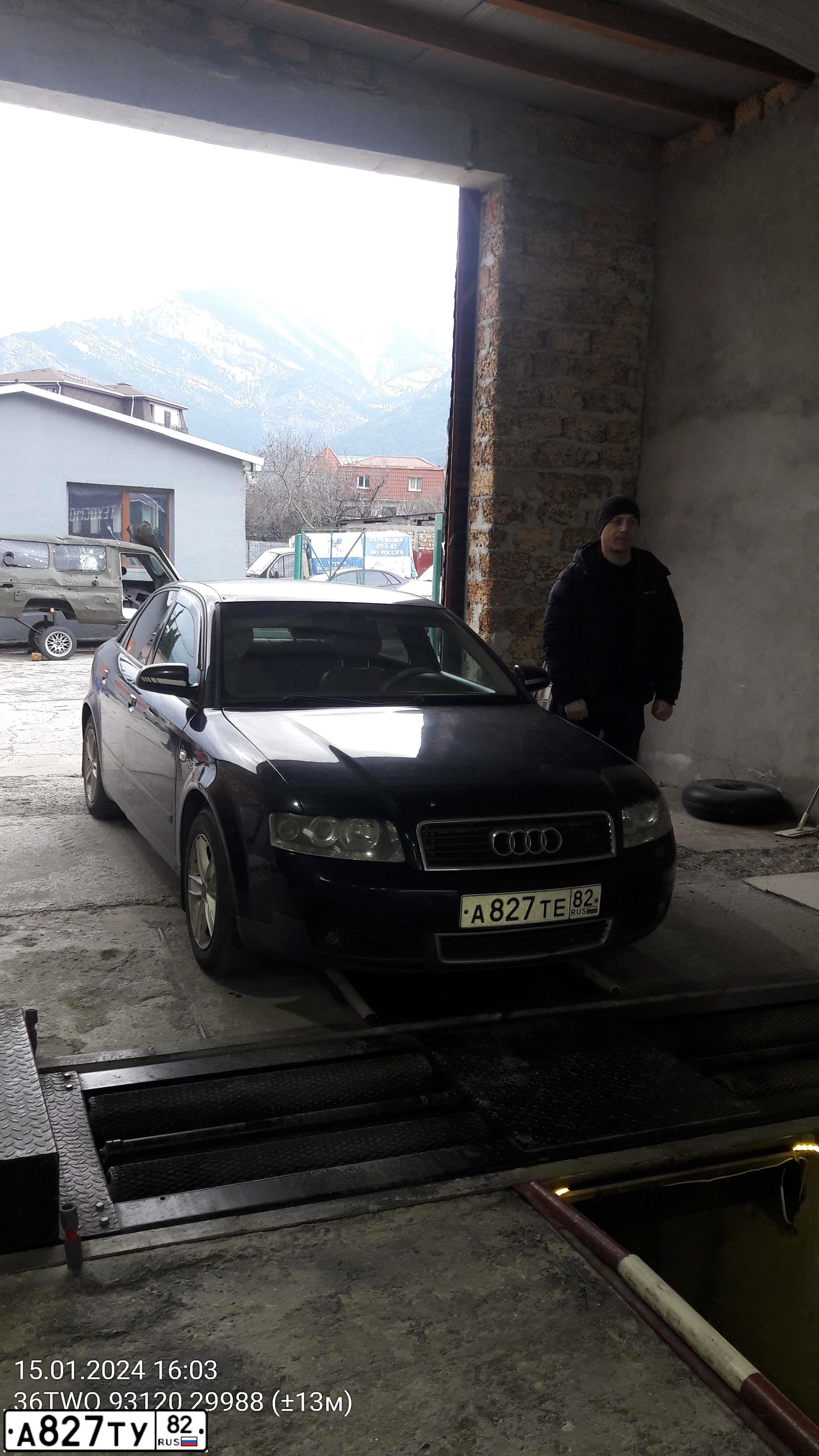 Фото автомобиля AUDI A4, 2001 — госномер М692УТ82. Цвет: синий