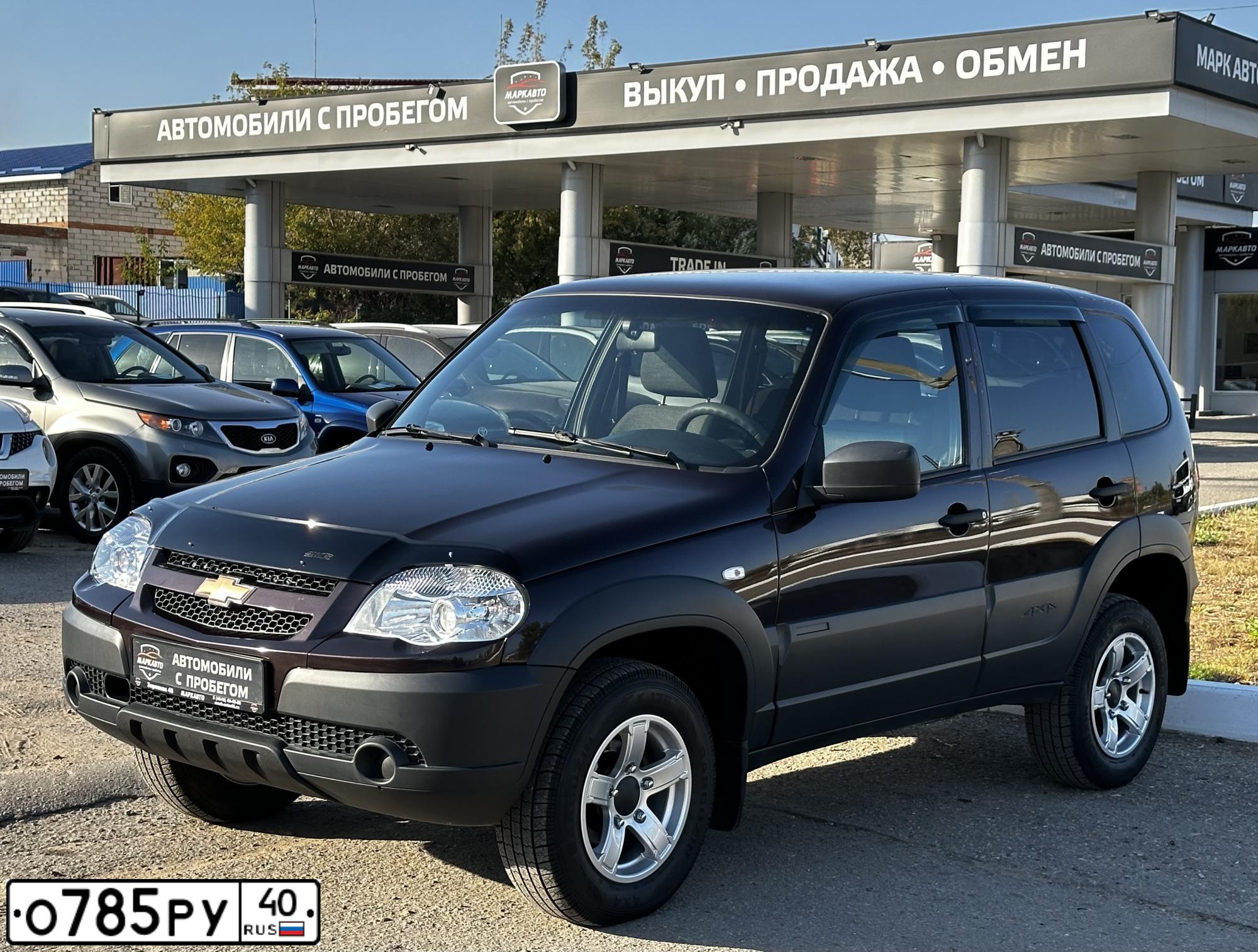 Фото автомобиля CHEVROLET NIVA, 2019 — госномер О785РУ40. Цвет: Темно-коричневый металлик