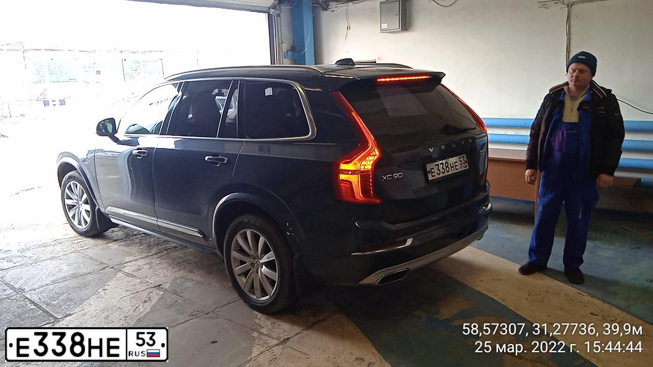 Фото автомобиля VOLVO XC90, 2018 — госномер Е338НЕ53. Цвет: ТЕМНО-ГОЛУБОЙ