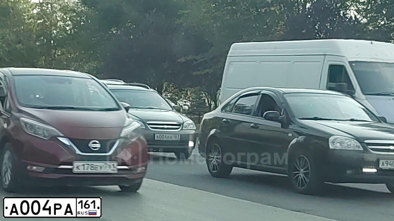 Фото автомобиля TOYOTA CAMRY, 2011 — госномер М435УЕ134. Цвет: Белый