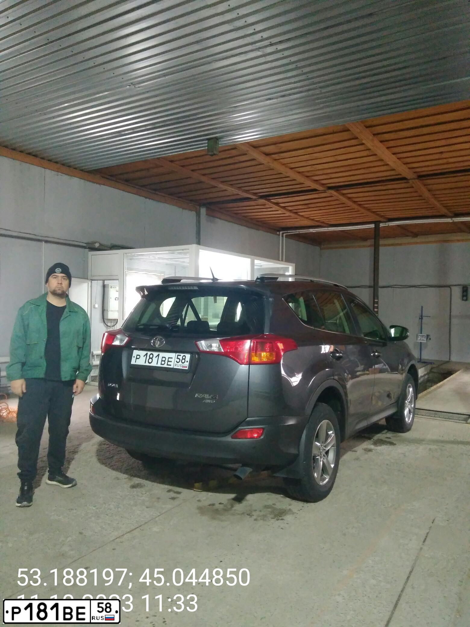 Фото автомобиля TOYOTA RAV4, 2015 — госномер Р181ВЕ58
