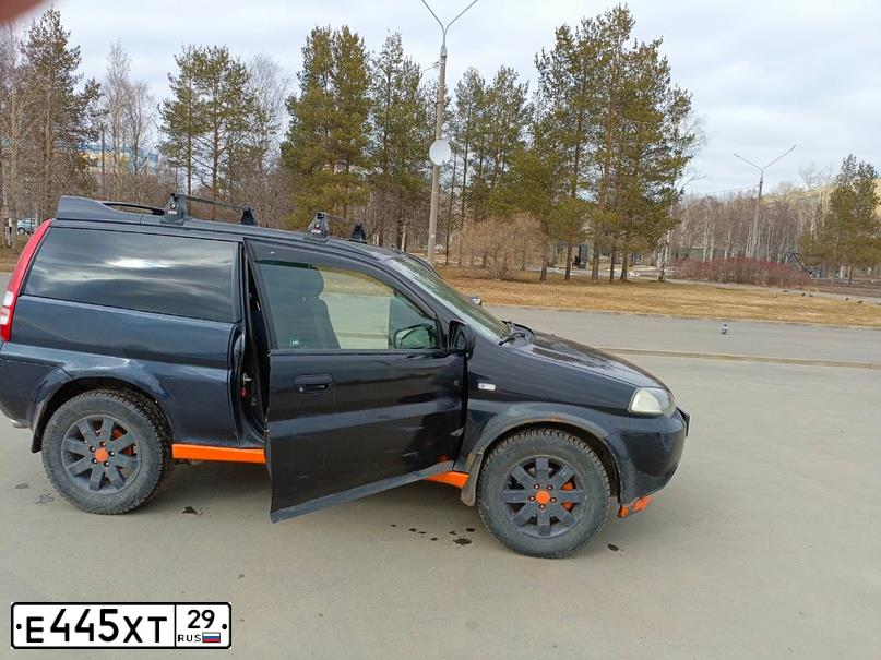 Фото автомобиля HONDA HR-V, 2002 — госномер Е445ХТ29. Цвет: ЧЕРНЫЙ