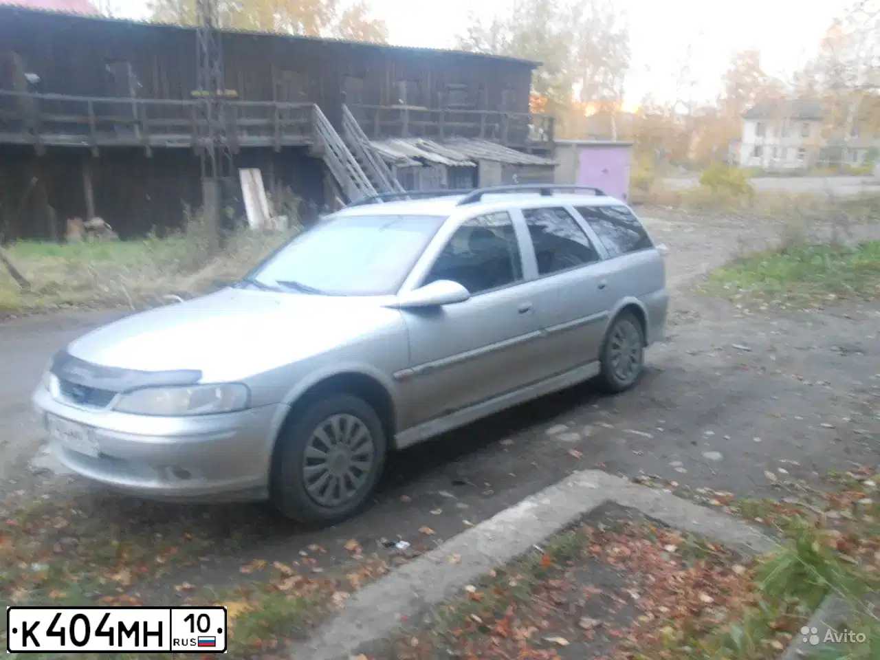 Фото автомобиля OPEL VECTRA, 1999 — госномер К404МН10. Цвет: Серебристый