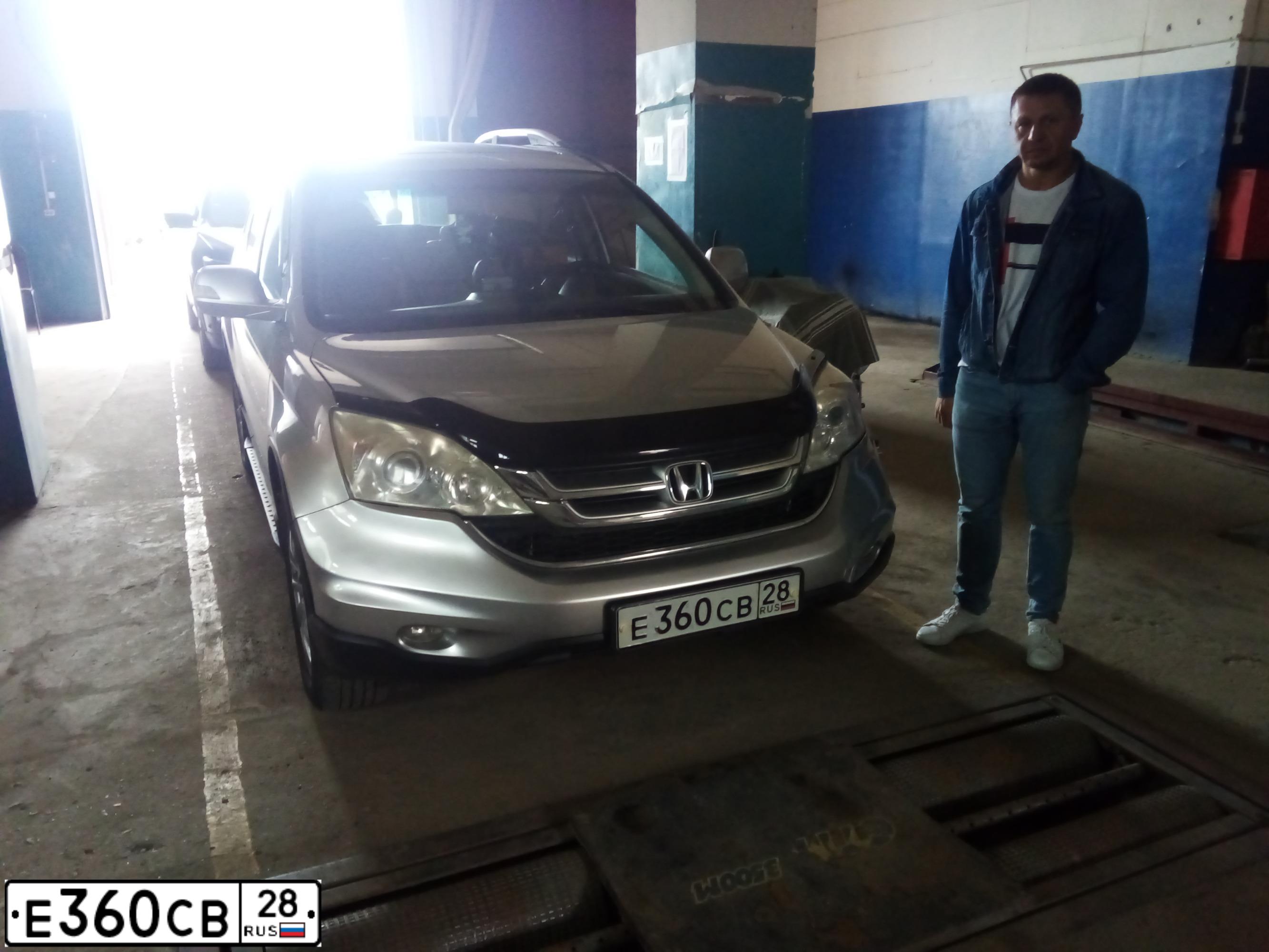 Фото автомобиля HONDA CR-V, 2010 — госномер Е360СВ28. Цвет: СЕРЫЙ