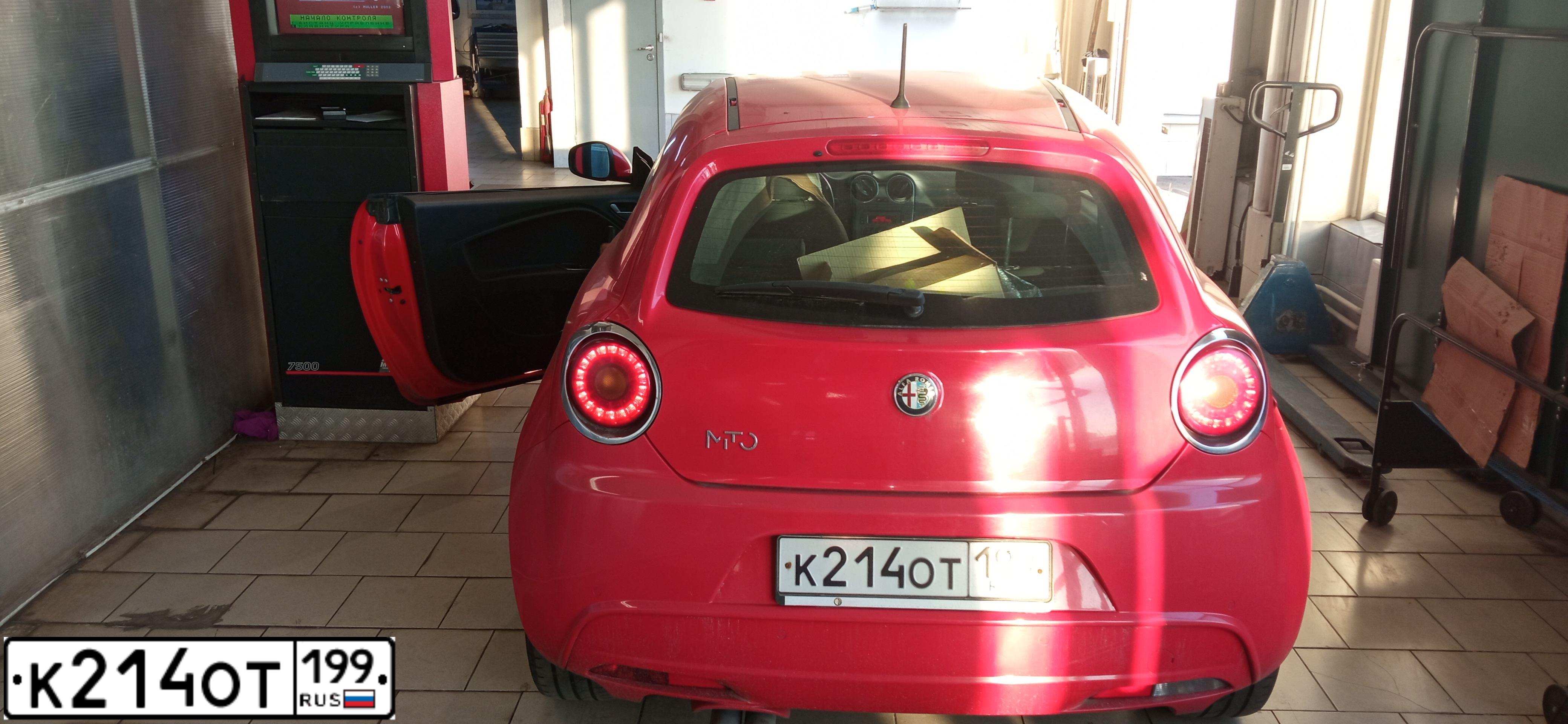 Фото автомобиля ALFAROMEO ALFA MITO, 2009 — госномер К214ОТ199. Цвет: КРАСНЫЙ