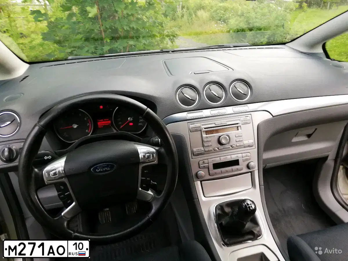 Фото автомобиля FORD S-MAX, 2006 — госномер А331УУ147. Цвет: Серебристый