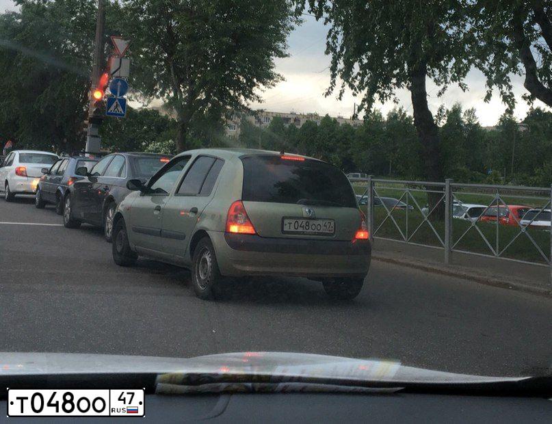 Фото автомобиля RENAULT CLIO, 2002 — госномер С846РТ198. Цвет: СВЕТЛО-ЗЕЛЕНЫЙ