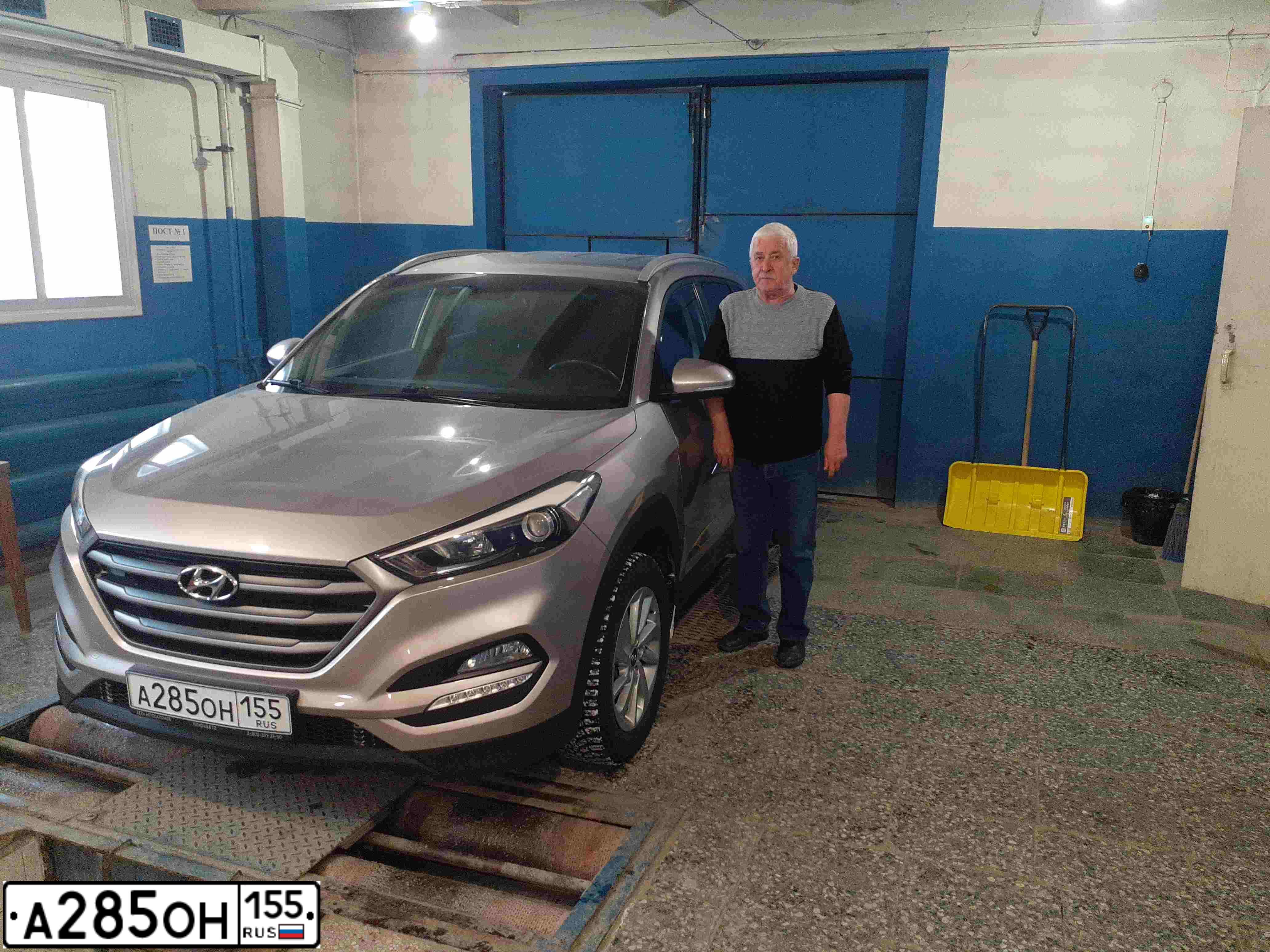 Фото автомобиля HYUNDAI TUCSON, 2018 — госномер К300КЕ196. Цвет: СВЕТЛО-БЕЖЕВЫЙ