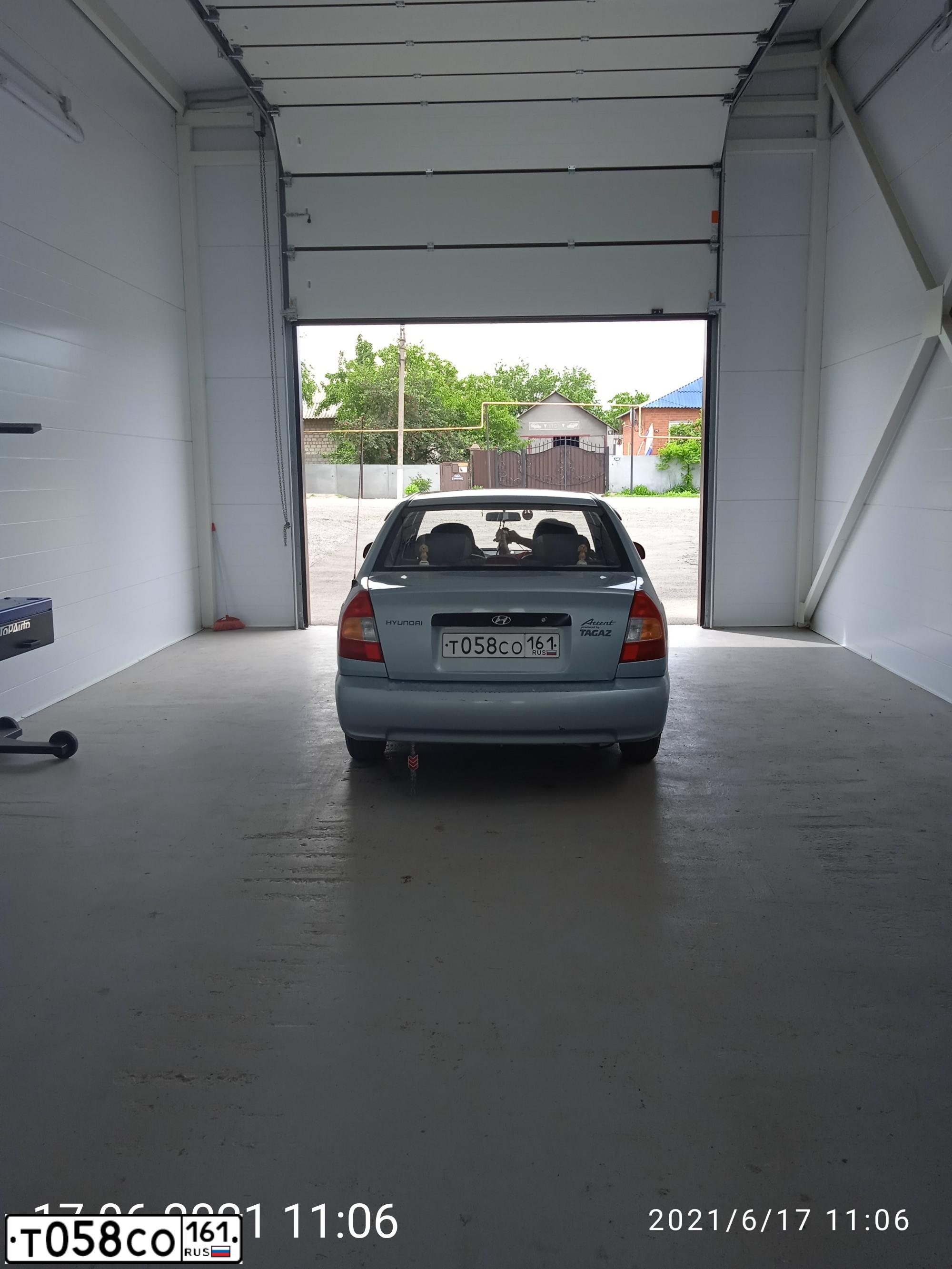 Фото автомобиля HYUNDAI ACCENT, 2009 — госномер А957НО30