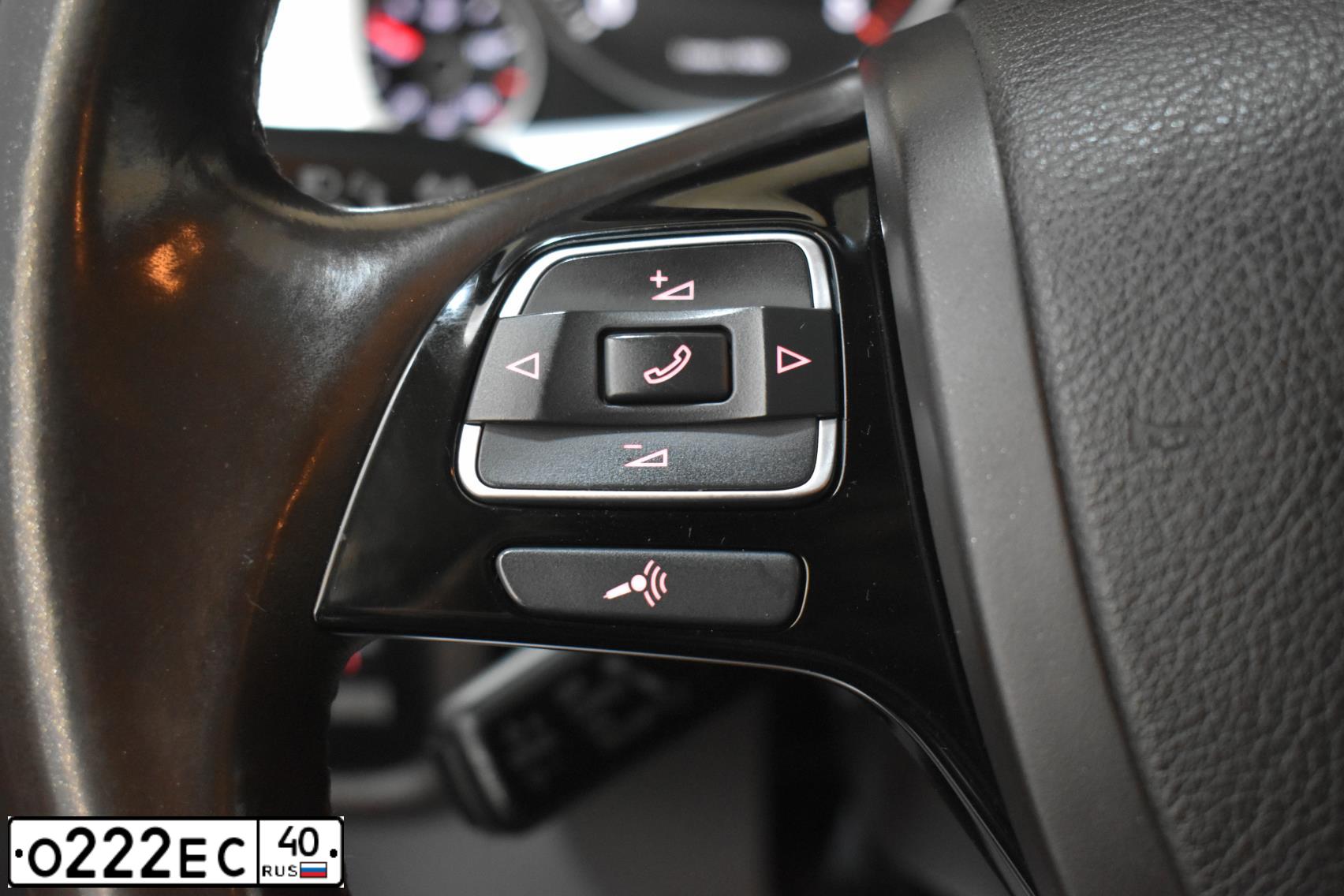 Фото автомобиля VOLKSWAGEN TOUAREG, 2014 — госномер С231НВ40. Цвет: СЕРЕБРИСТО-ЖЕЛТЫЙ