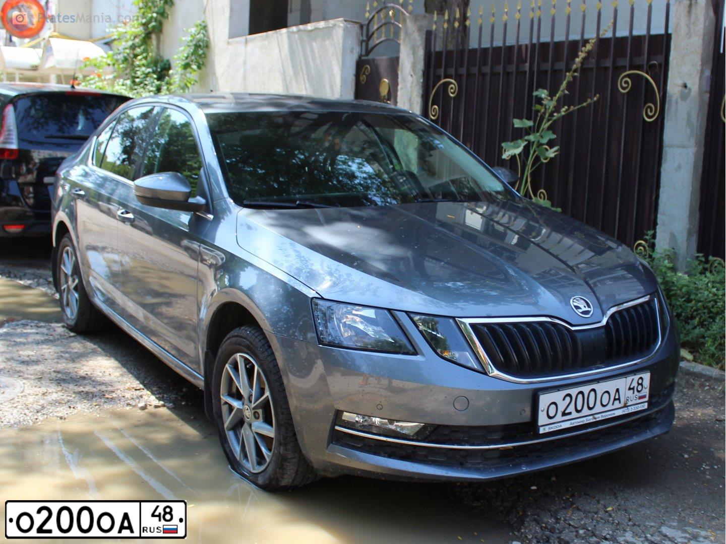 Фото автомобиля SKODA OCTAVIA, 2020 — госномер О200ОА48. Цвет: СЕРЫЙ
