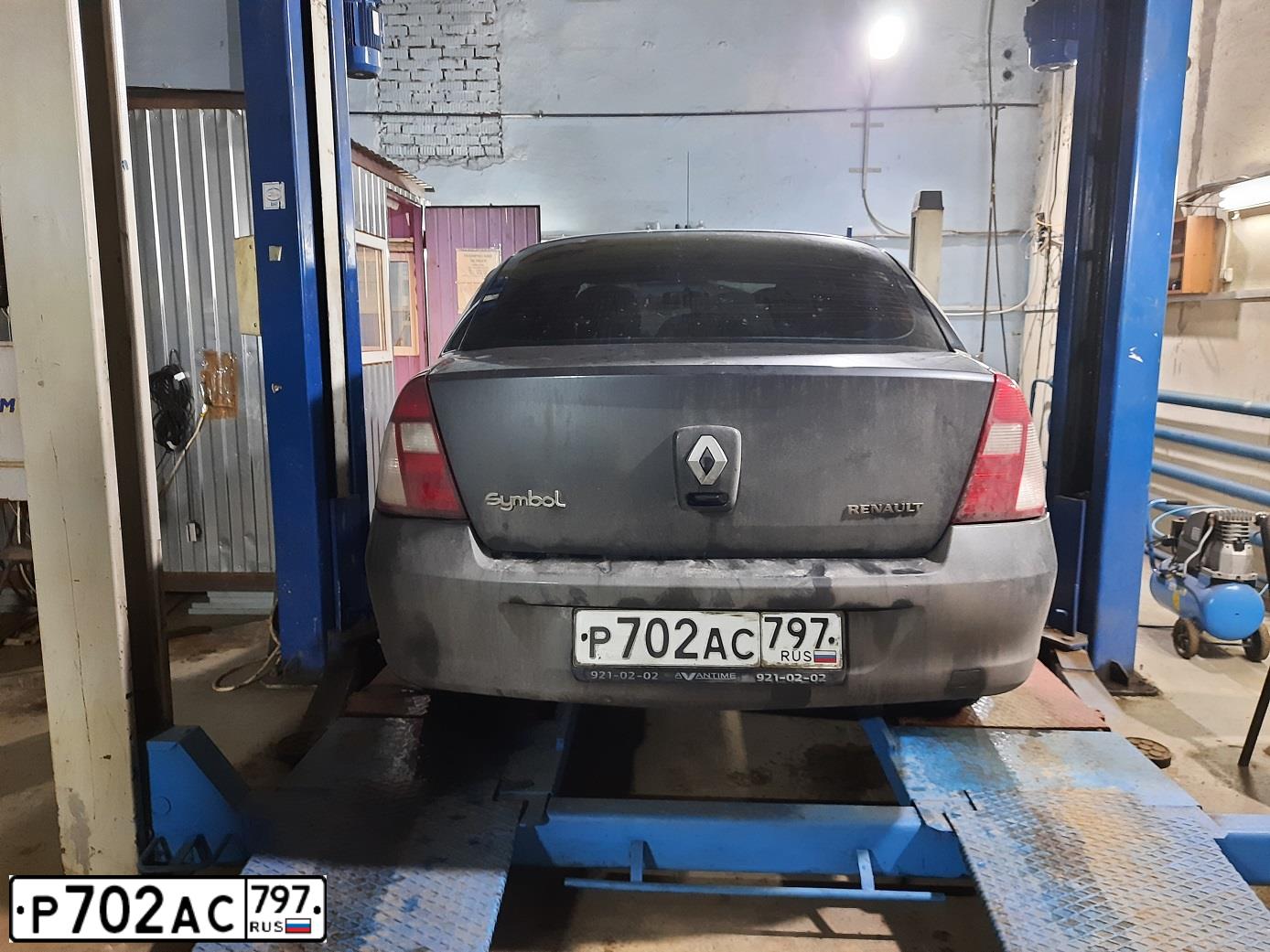 Фото автомобиля RENAULT SYMBOL, 2008 — госномер Р702АС797. Цвет: СЕРЫЙ ТЕМНЫЙ