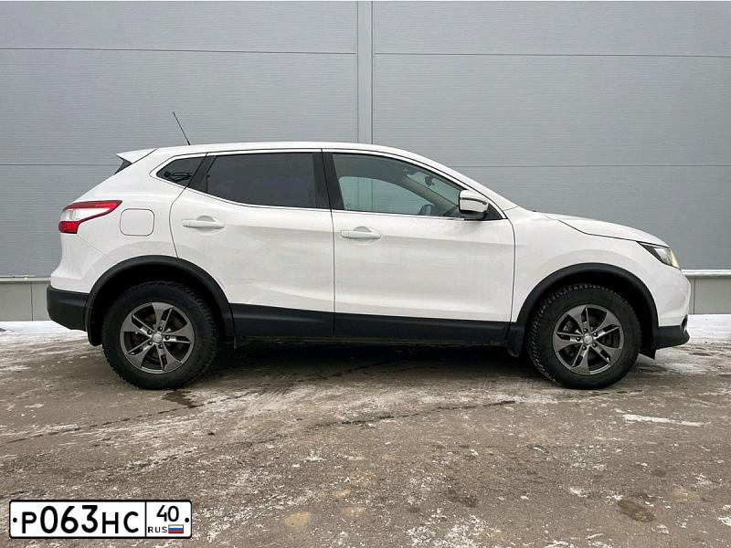 Фото автомобиля NISSAN QASHQAI, 2016 — госномер О520ЕТ40. Цвет: Белый