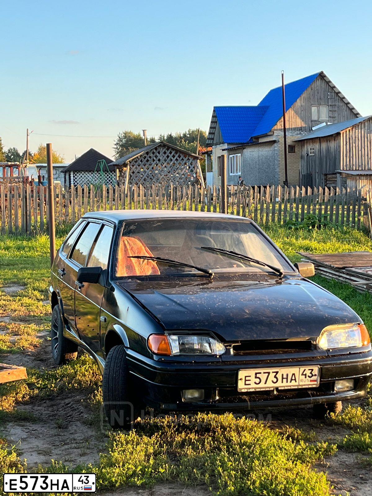 Фото автомобиля LADA 2114 SAMARA, 2009 — госномер Е573НА43. Цвет: ЧЕРНЫЙ
