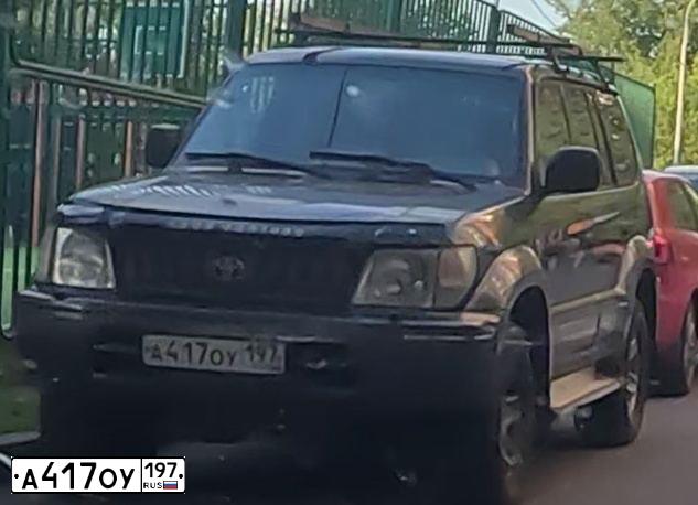 Фото автомобиля TOYOTA LANDCRUISER, 1998 — госномер А417ОУ197. Цвет: ЗЕЛЕНЫЙ