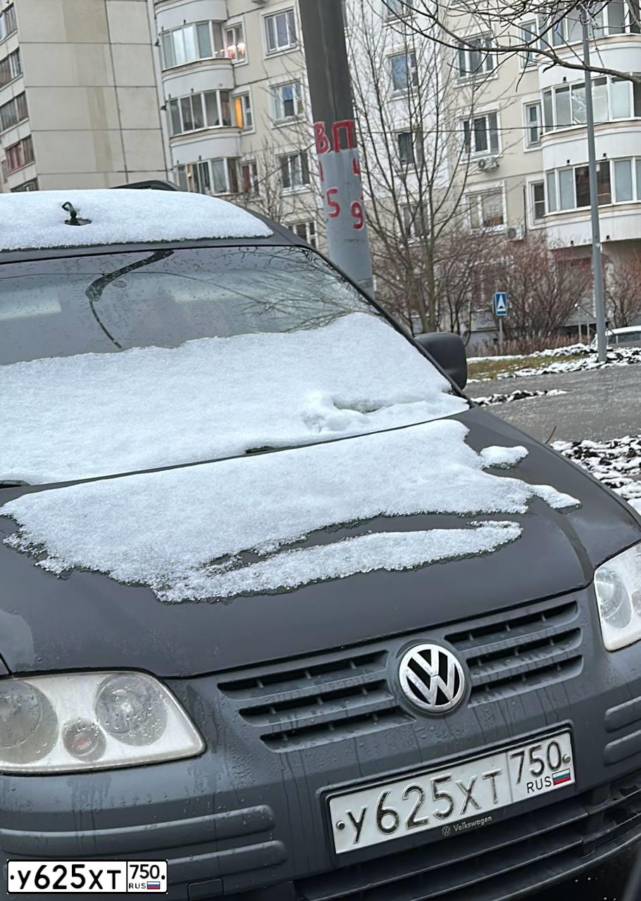 Фото автомобиля VOLKSWAGEN CADDY, 2008 — госномер У625ХТ750. Цвет: ЧЕРНЫЙ